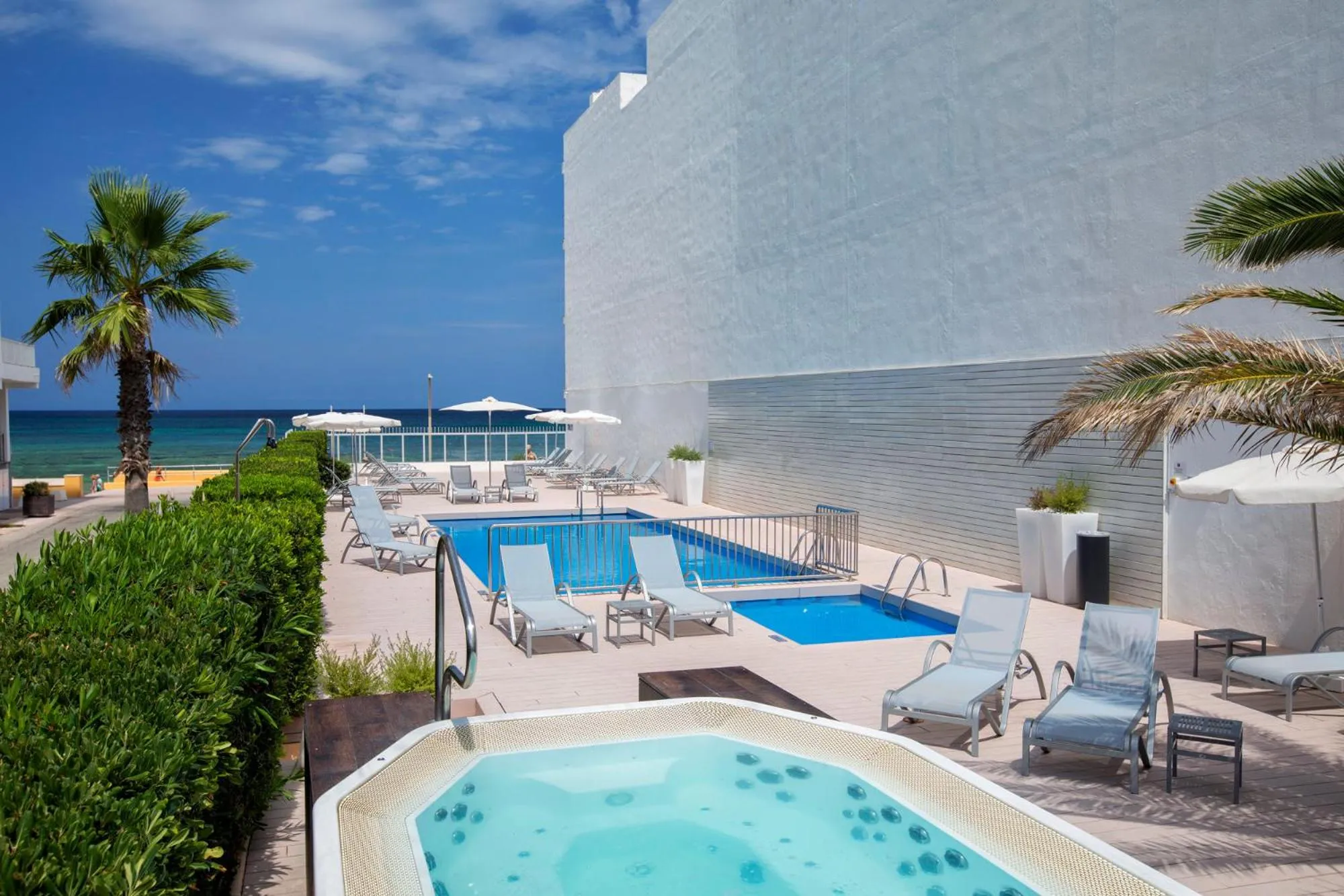 Swimming pool in JS Miramar