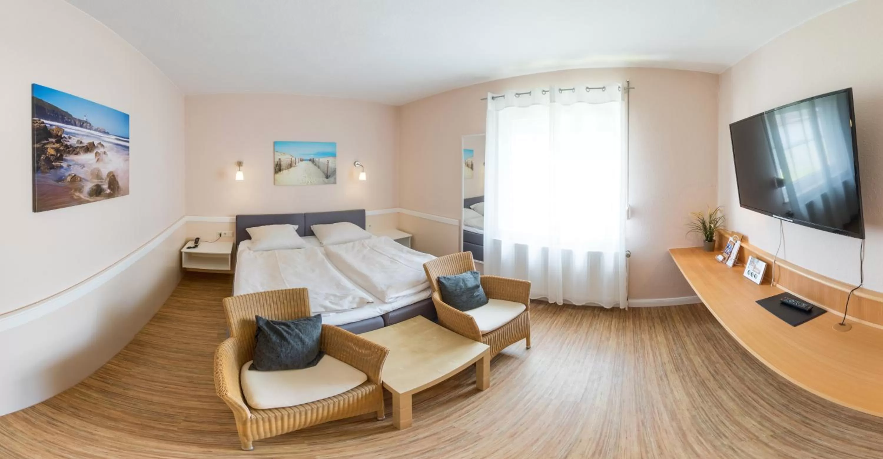 Photo of the whole room, Bed in Schäfers Hotel, Self-Check-in, Cafe und Bäcker am Hotel