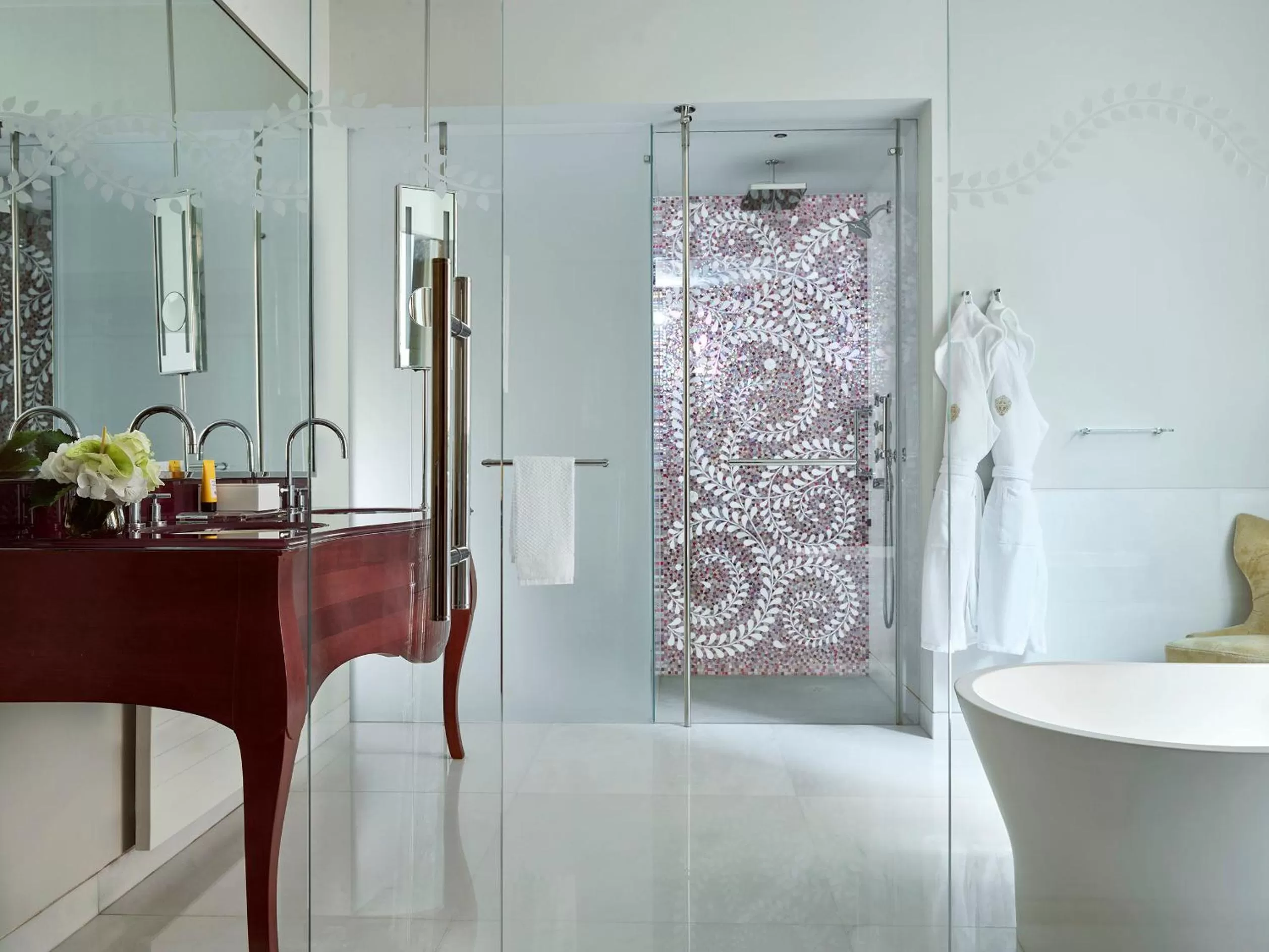 Bathroom in Hotel Principe Di Savoia - Dorchester Collection