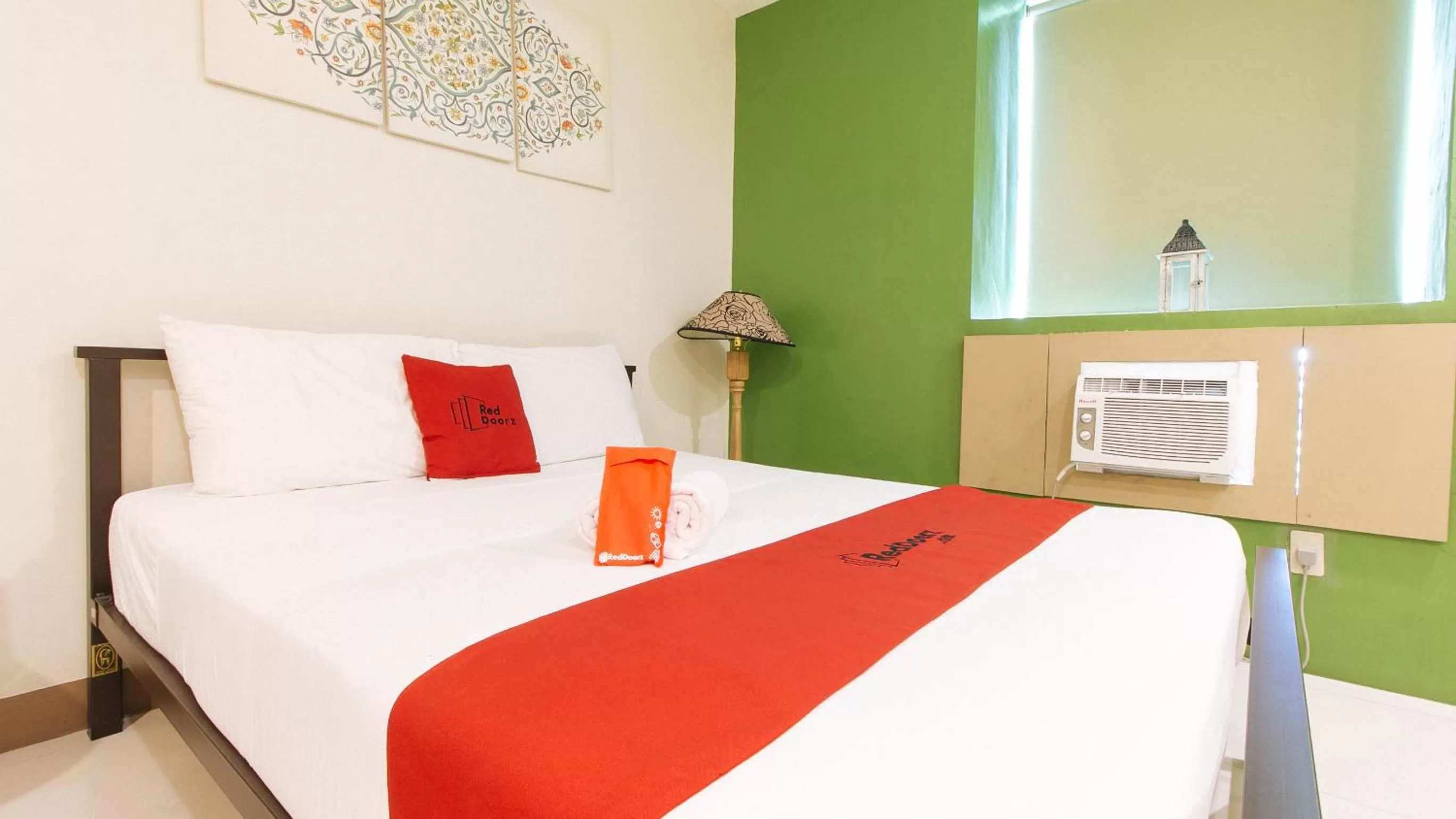 Photo of the whole room, Bed in RedDoorz Plus at Kamuning Quezon City