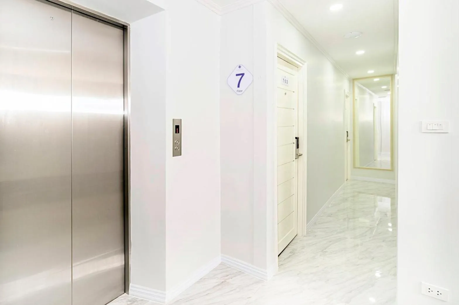 Area and facilities in De Lavender Bangkok Hotel