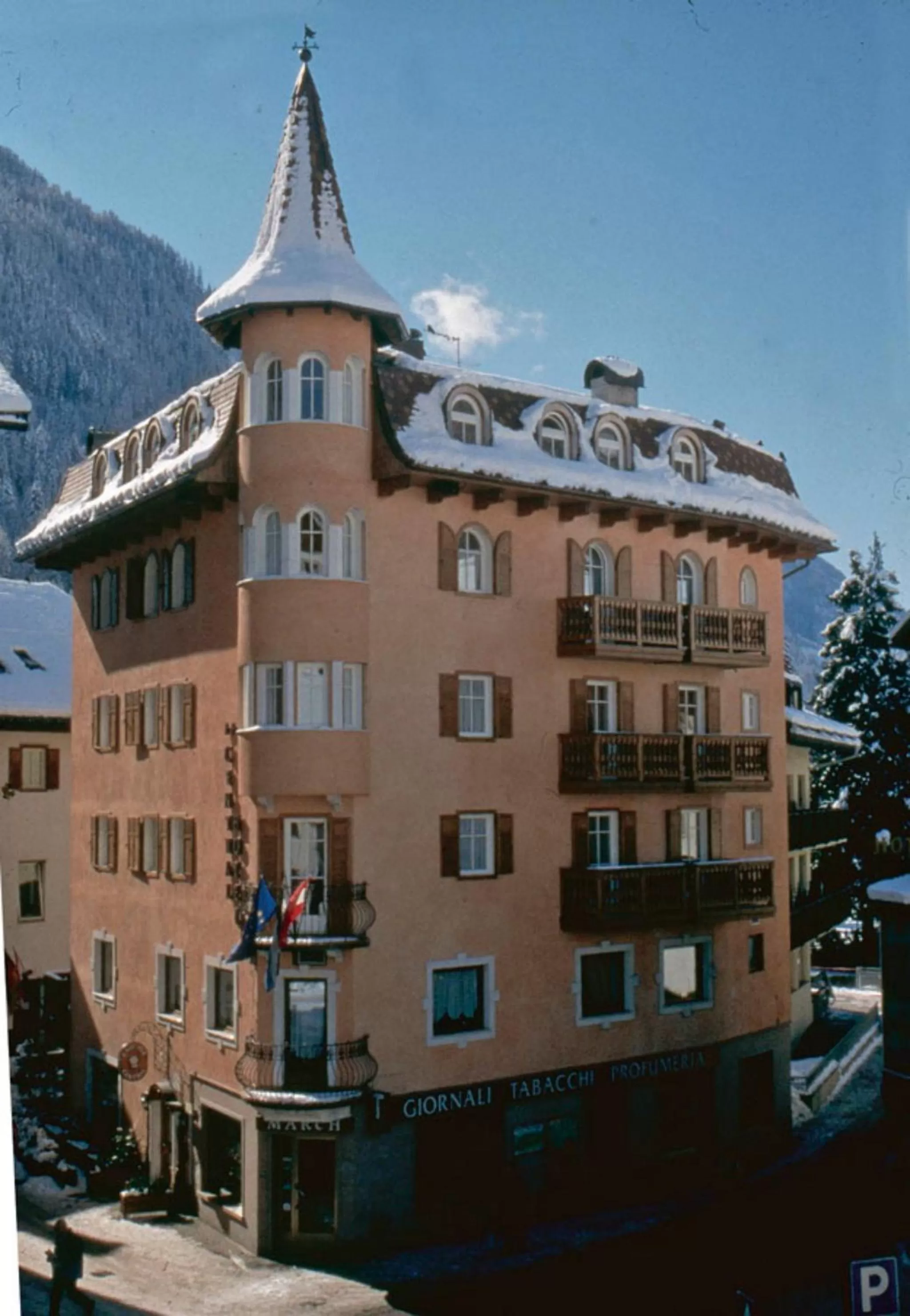 Facade/entrance in Central Hotel