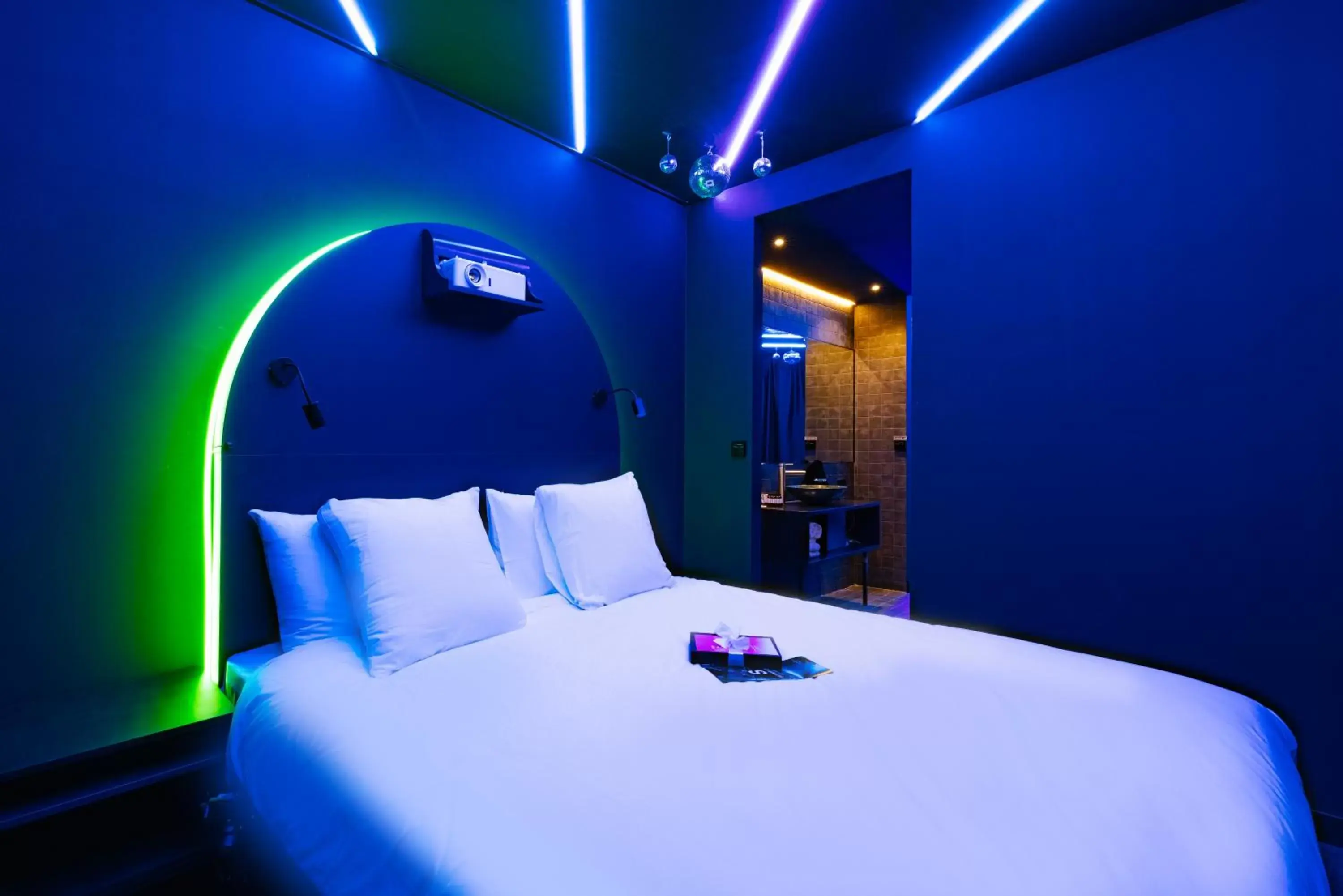 Disco Suite in SUPPER Hotel Disco Suite in SUPPER Hotel