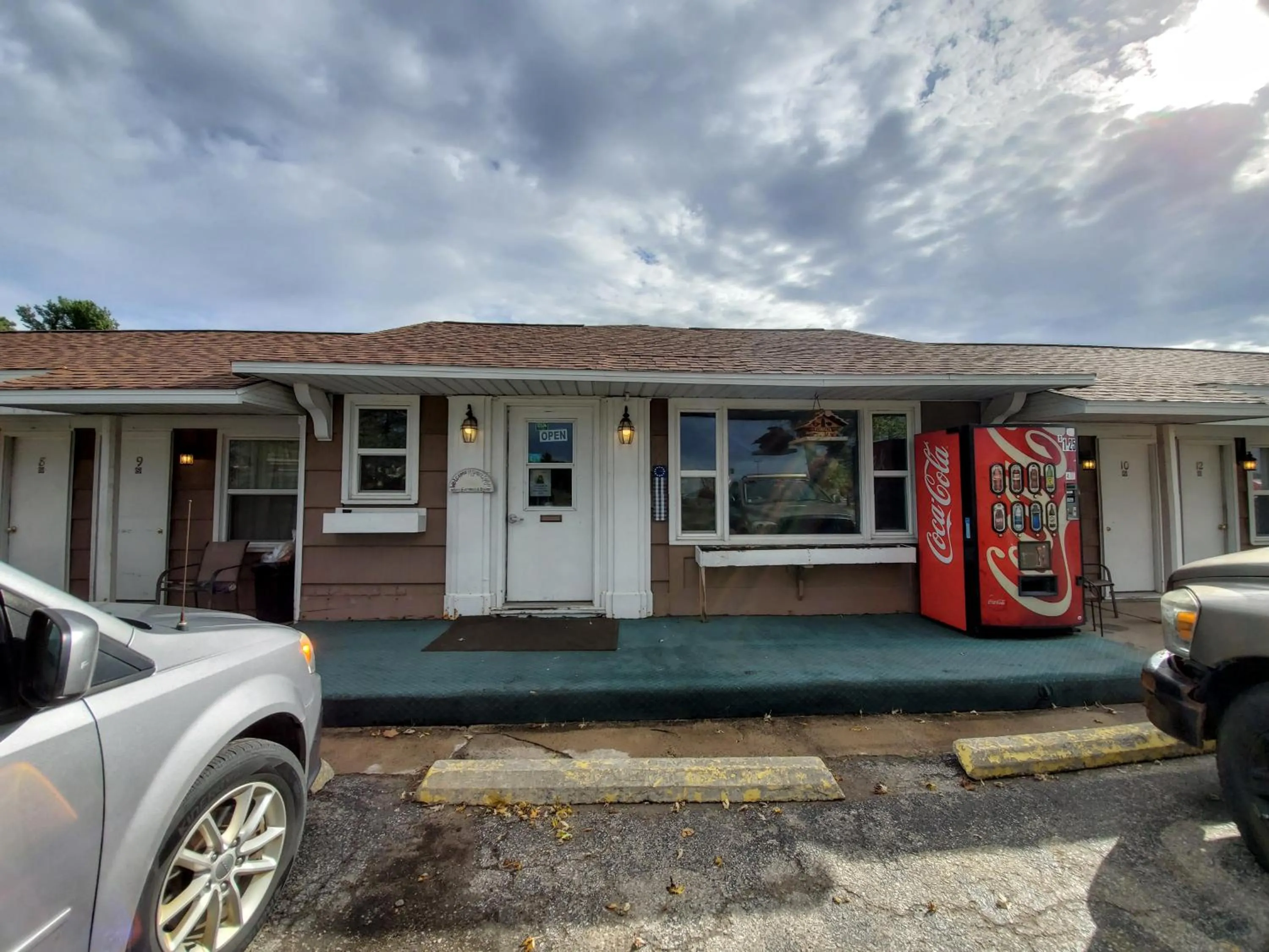 Facade/entrance in Sunset Lodge Escanaba