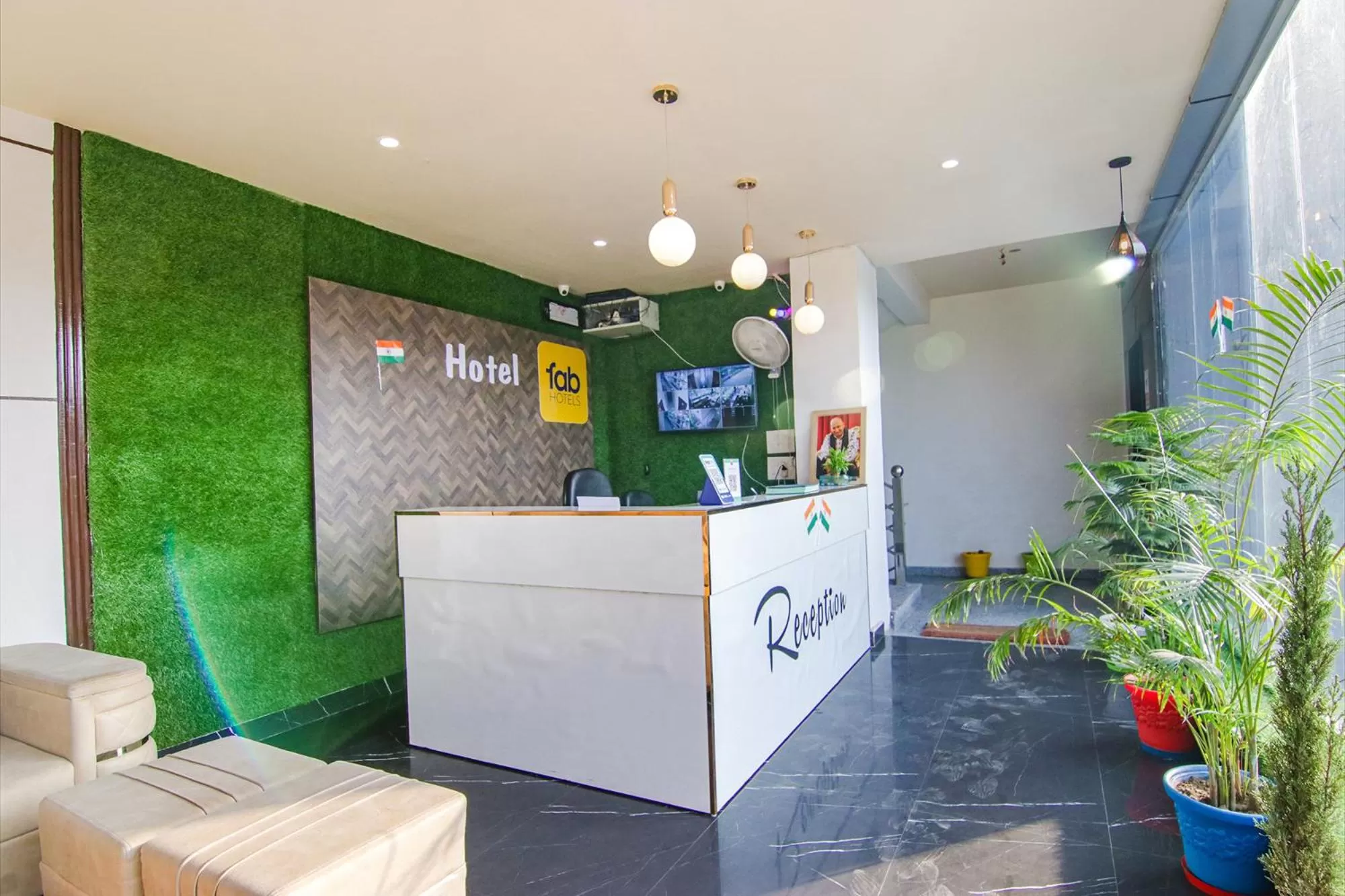 Lobby or reception in FabHotel Crown Star