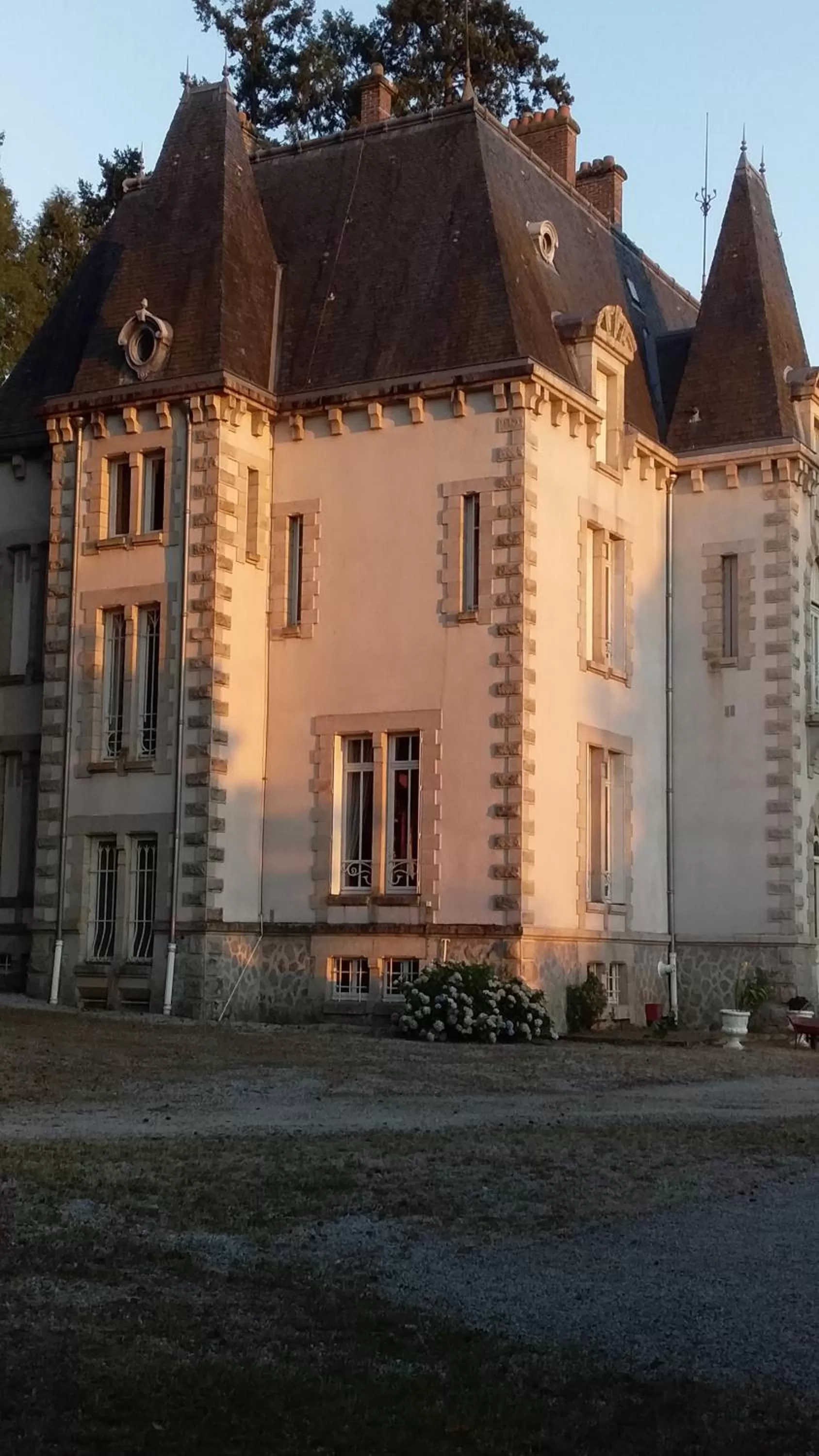 Property Building in Chateau Maleplane