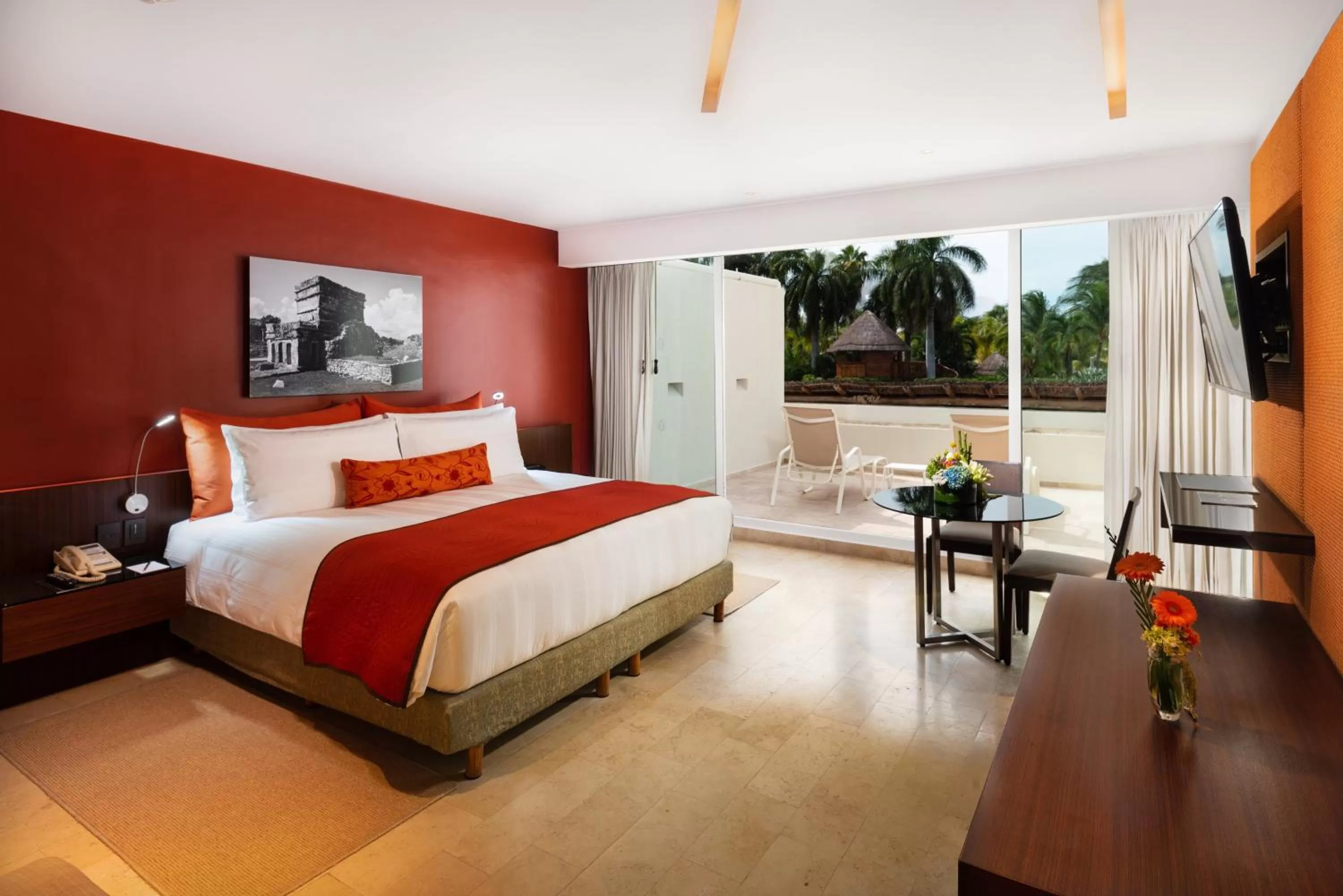 Photo of the whole room, Bed in Presidente InterContinental Cancun Resort