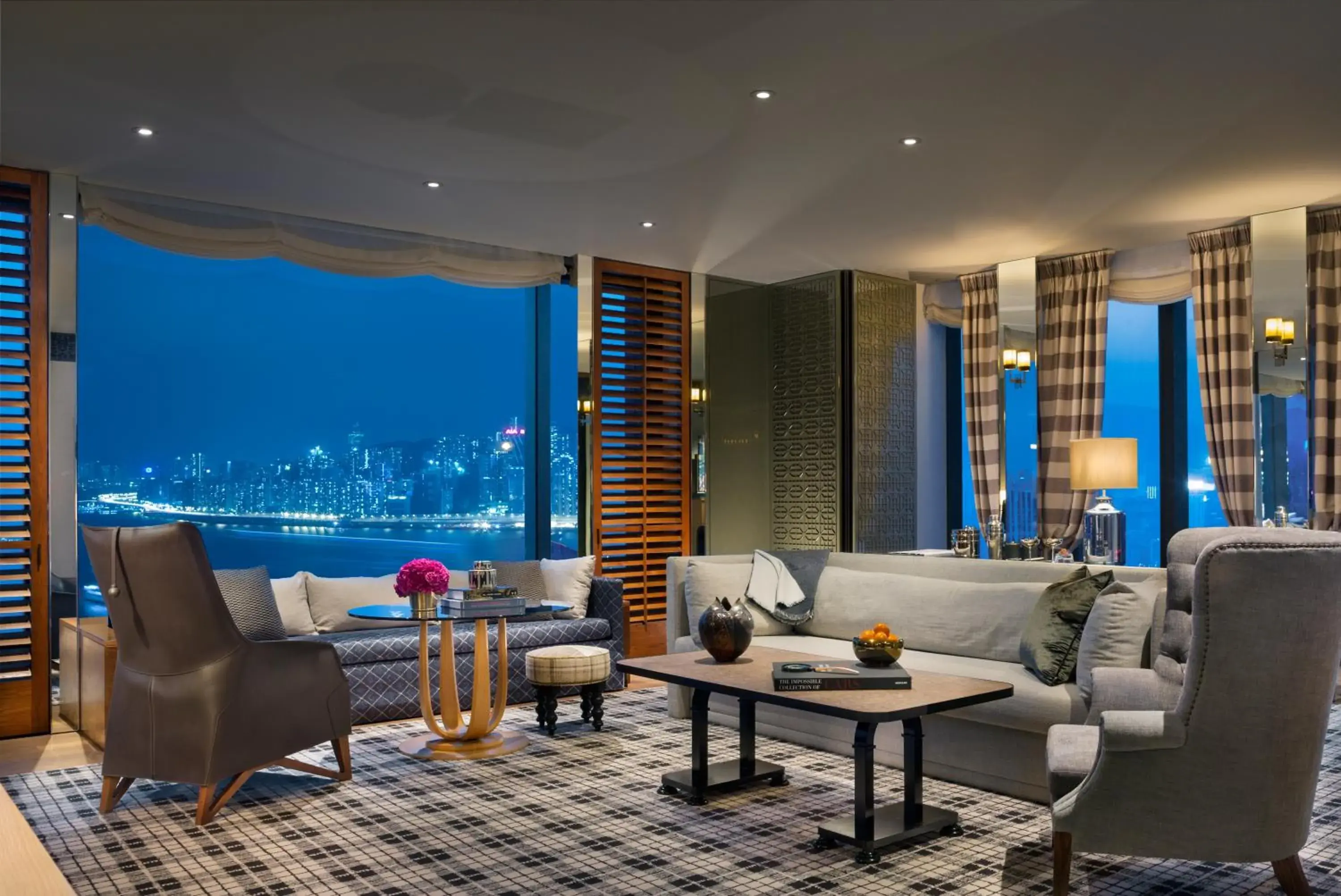 Corner Suite with Harbor View in Rosewood Hong Kong Corner Suite with Harbor View in Rosewood Hong Kong