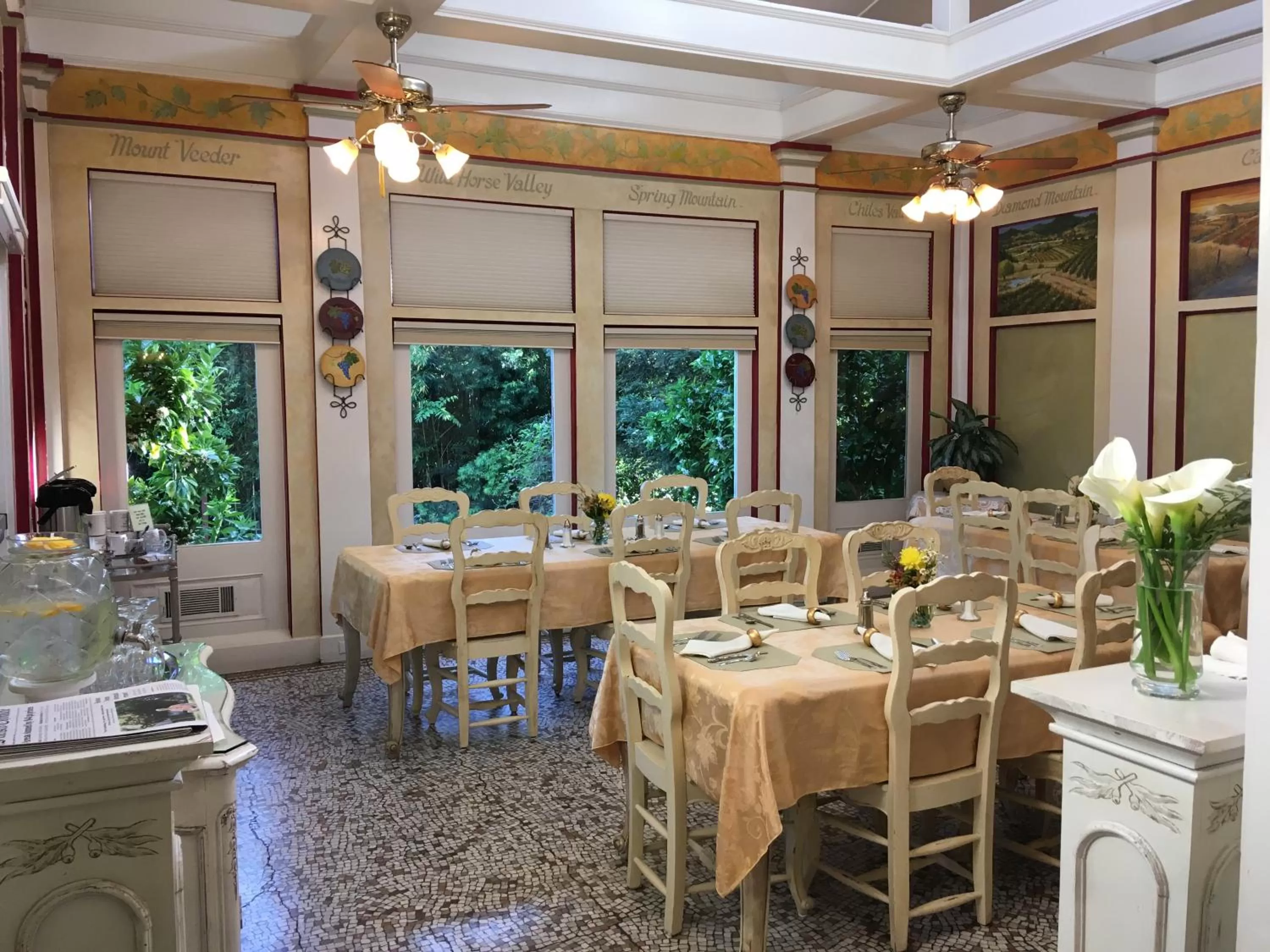 Food and drinks in Churchill Manor