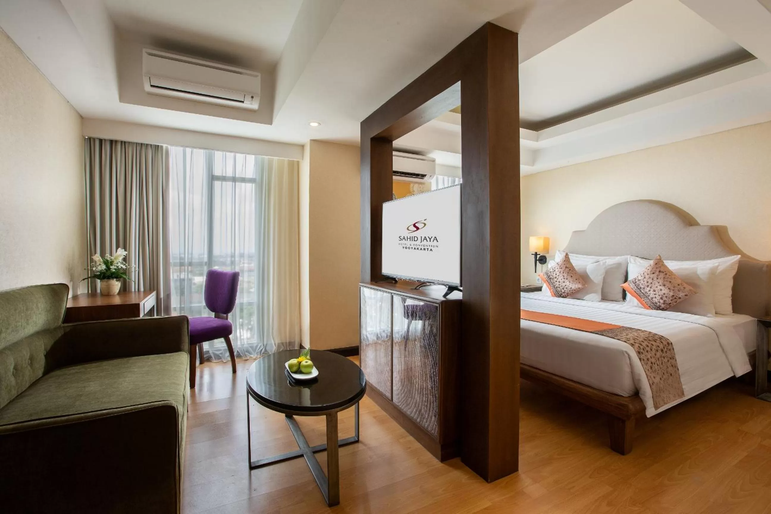 Living room, Bed in Sahid Raya Hotel & Convention Yogyakarta