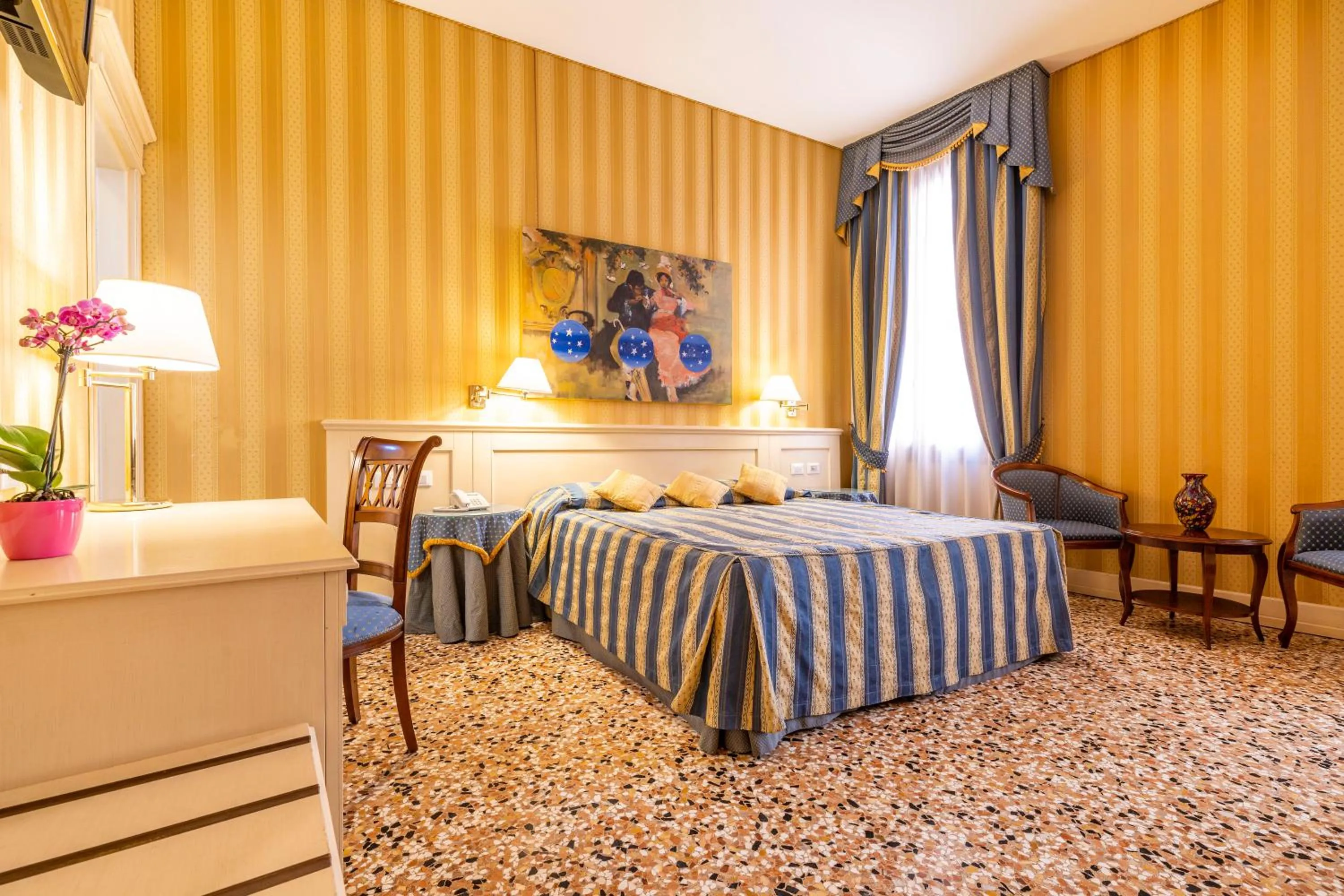 Bed in Hotel Bella Venezia