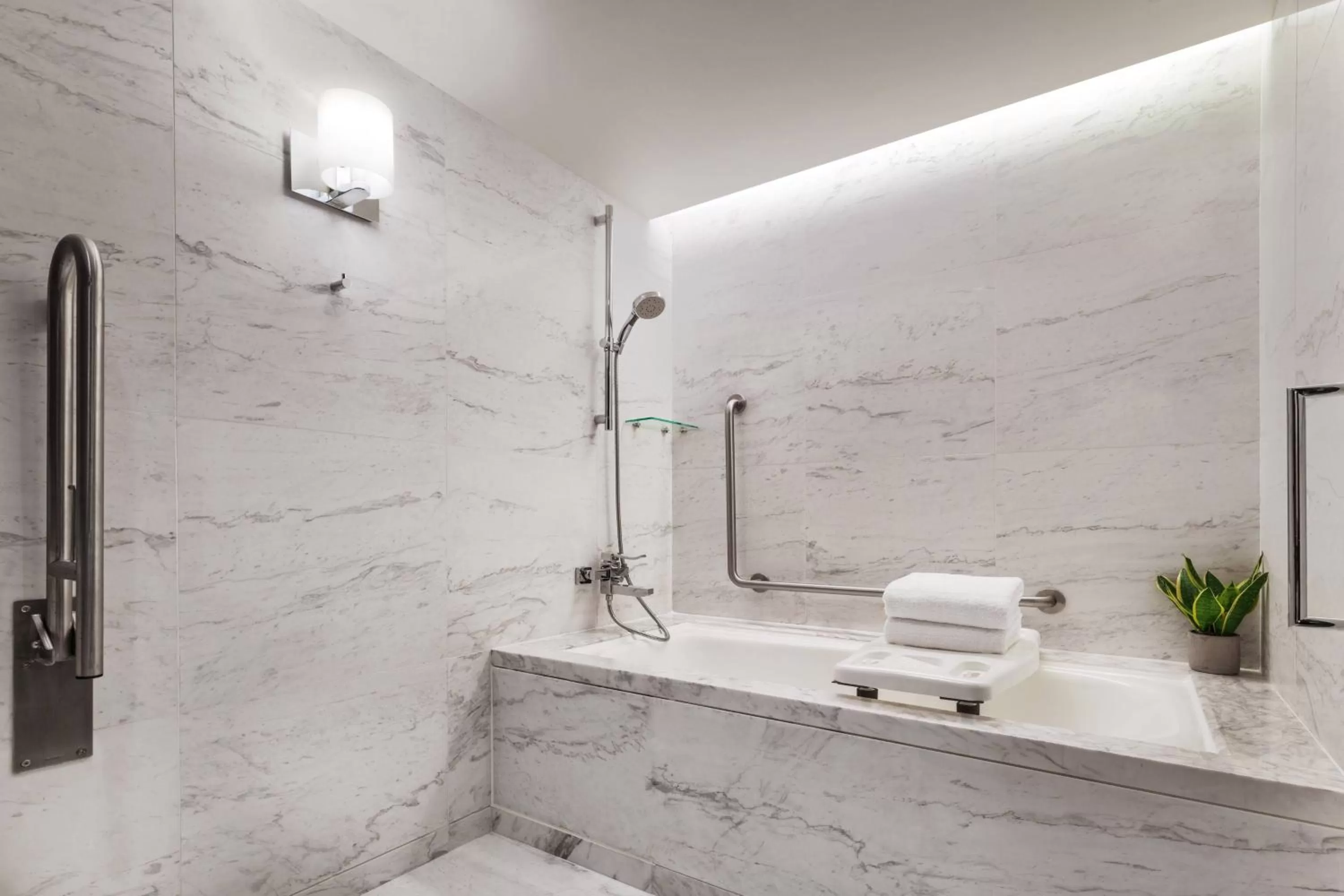 Bathroom in Hong Kong SkyCity Marriott Hotel