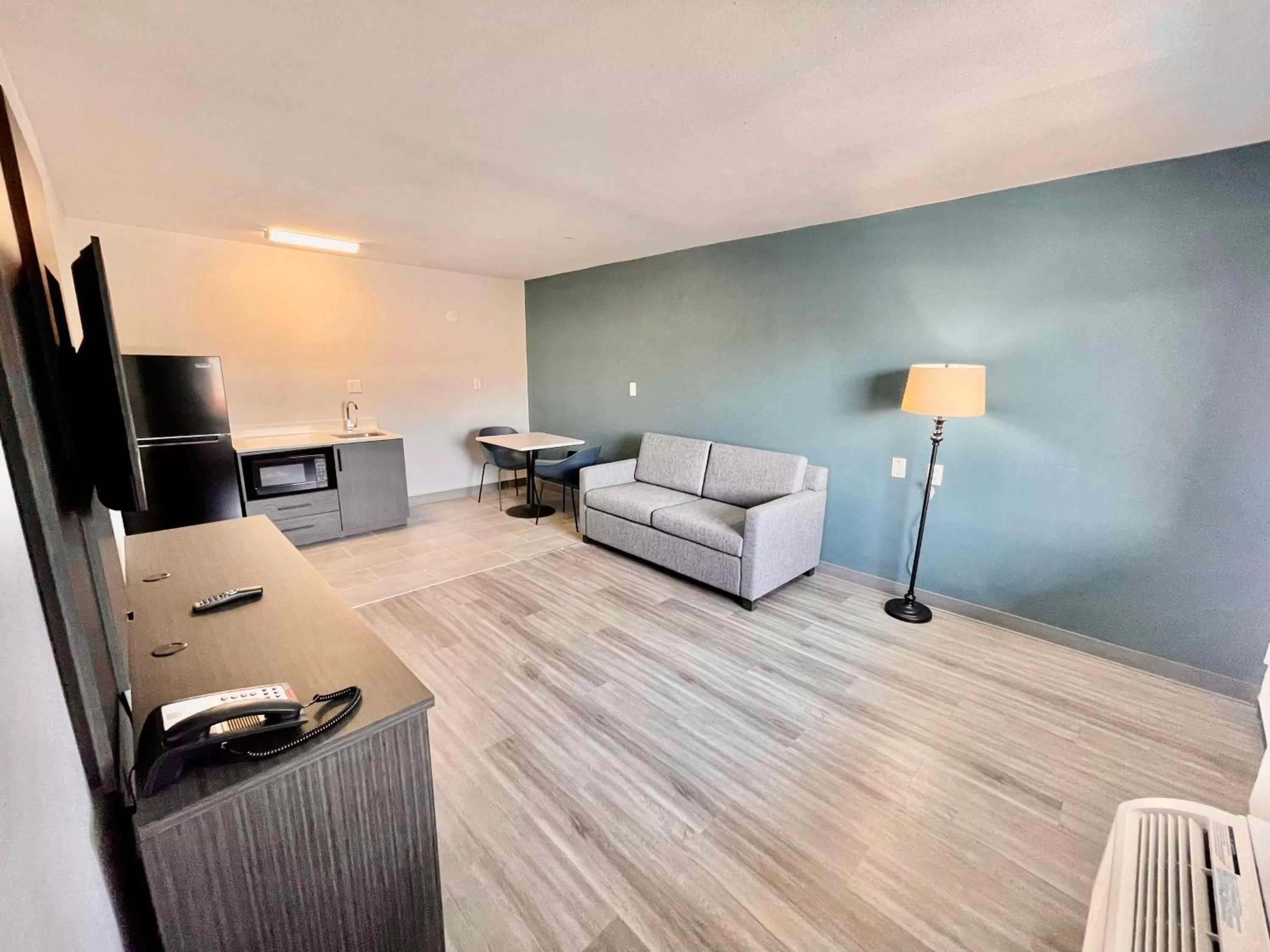 Living room in Studio 6 Jackson MS I 55