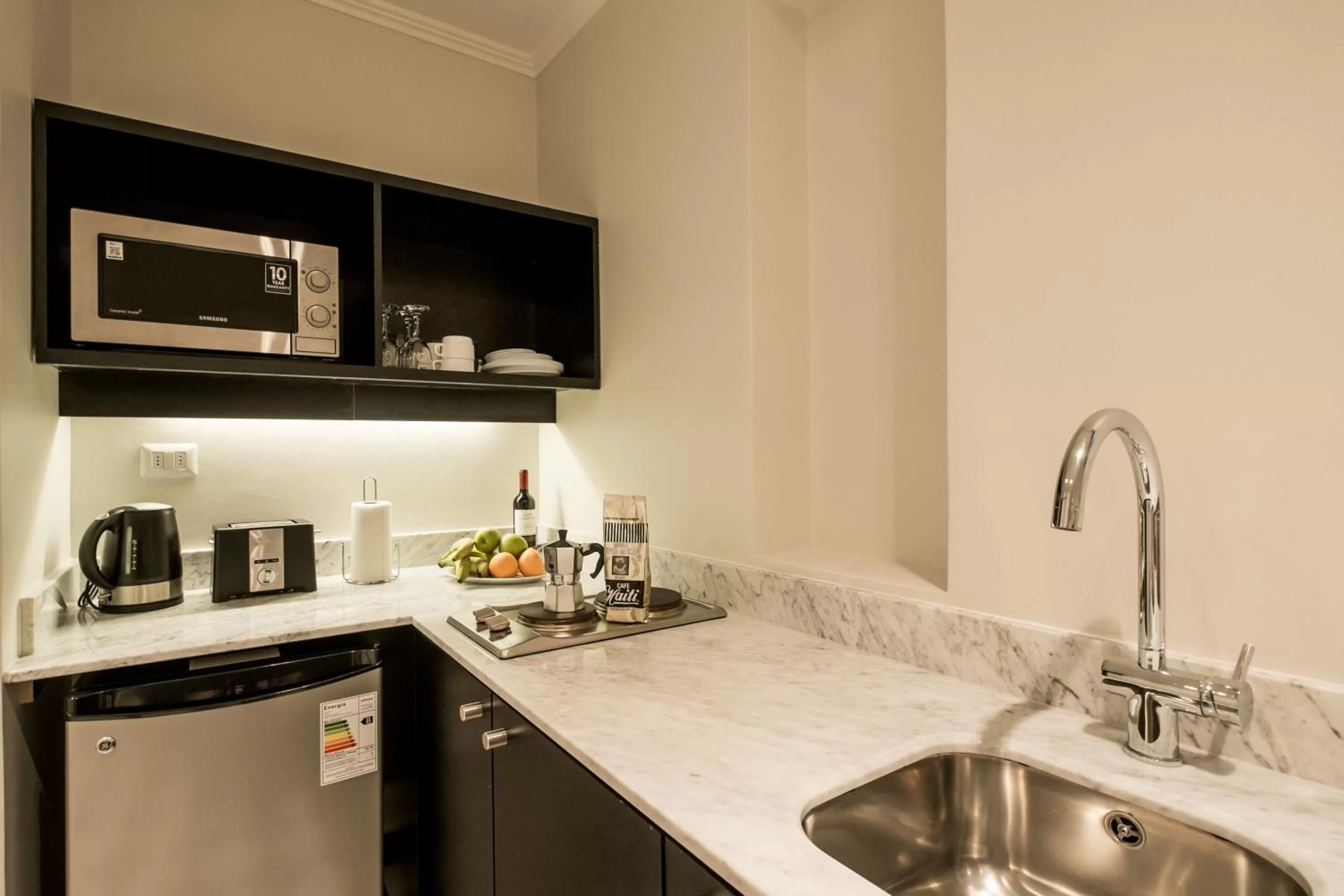 Kitchen or kitchenette in Apart Hotel B