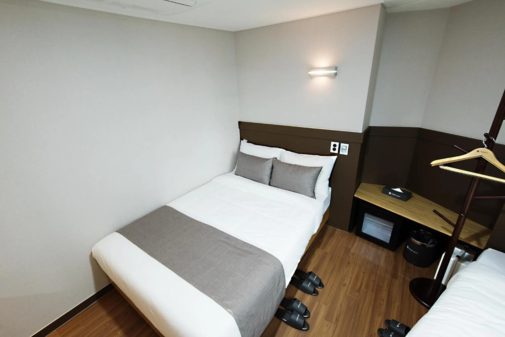 Bedroom, Bed in Ehwa In Myeongdong