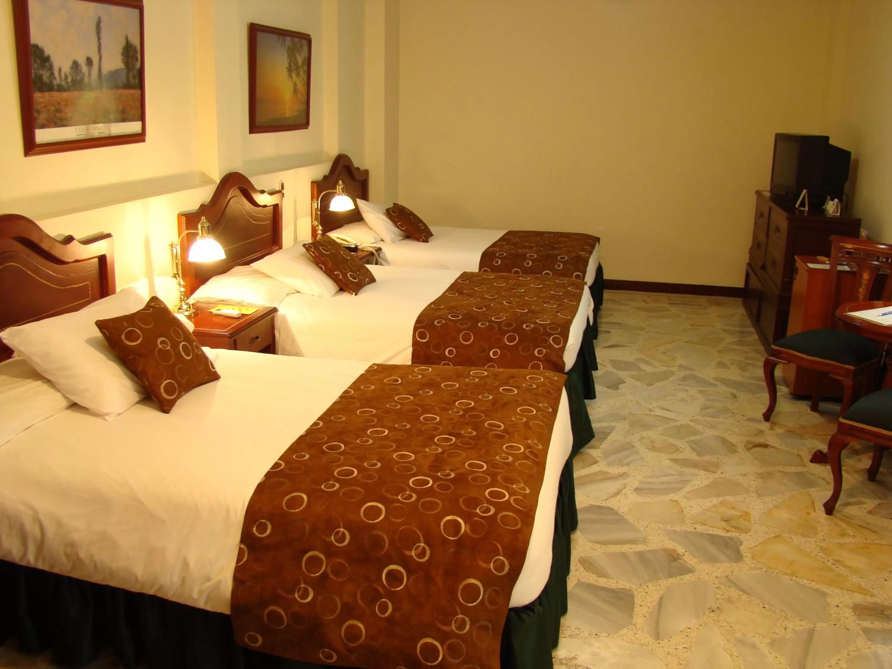 Photo of the whole room, Bed in Hotel San Fernando Real