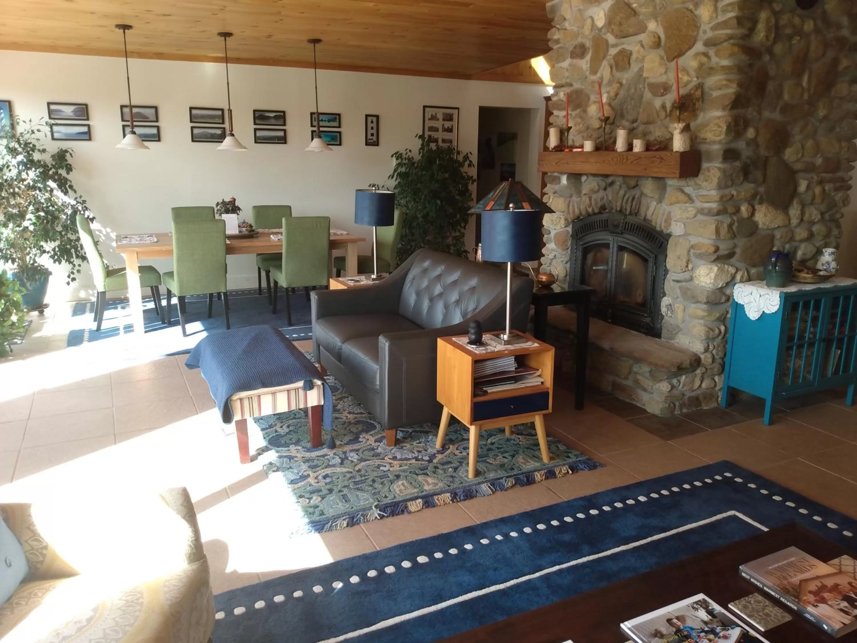 Living room in 13 Hills Bed & Breakfast