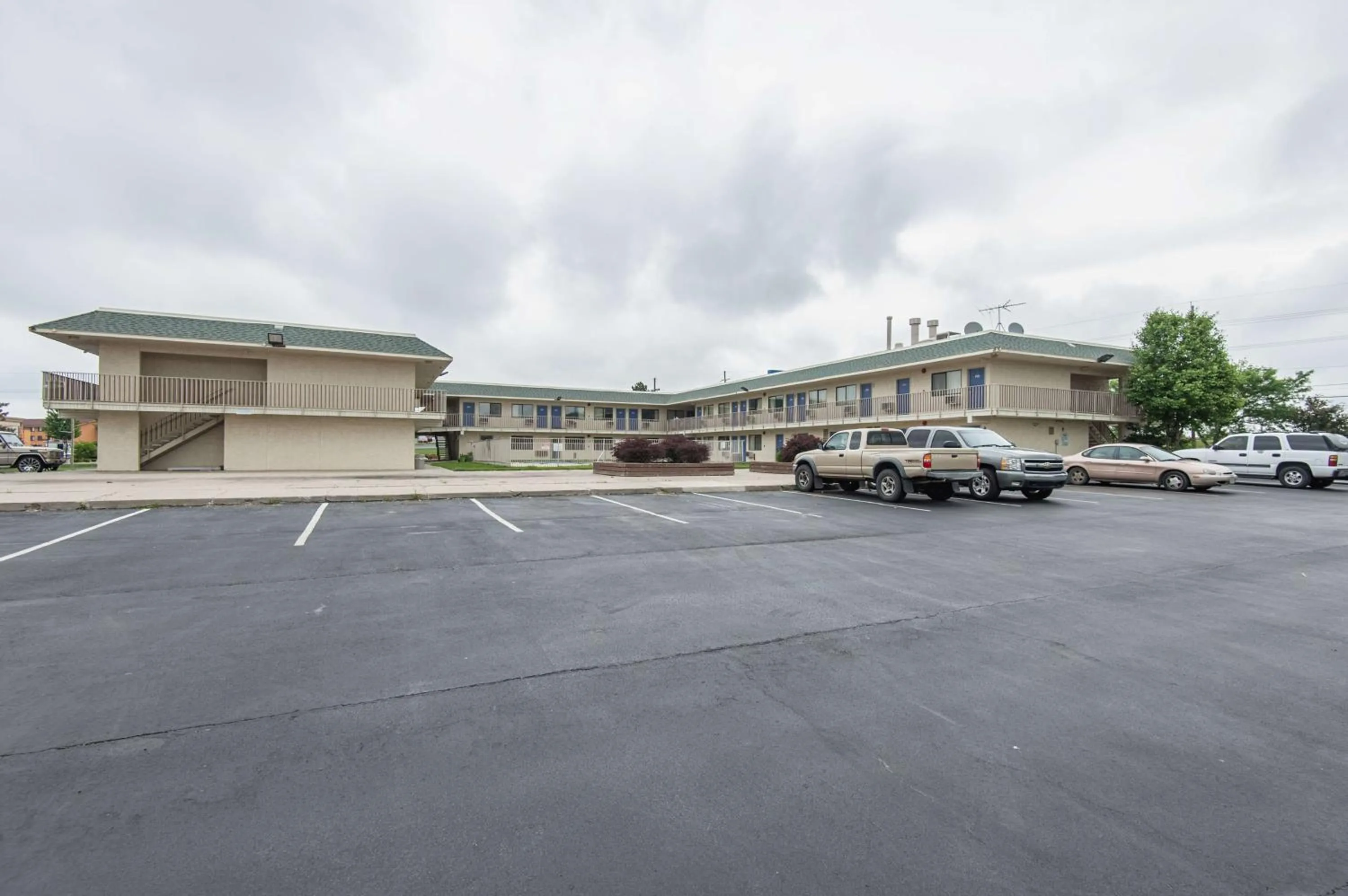 Property building in Motel 6 Kansas City, MO - Airport