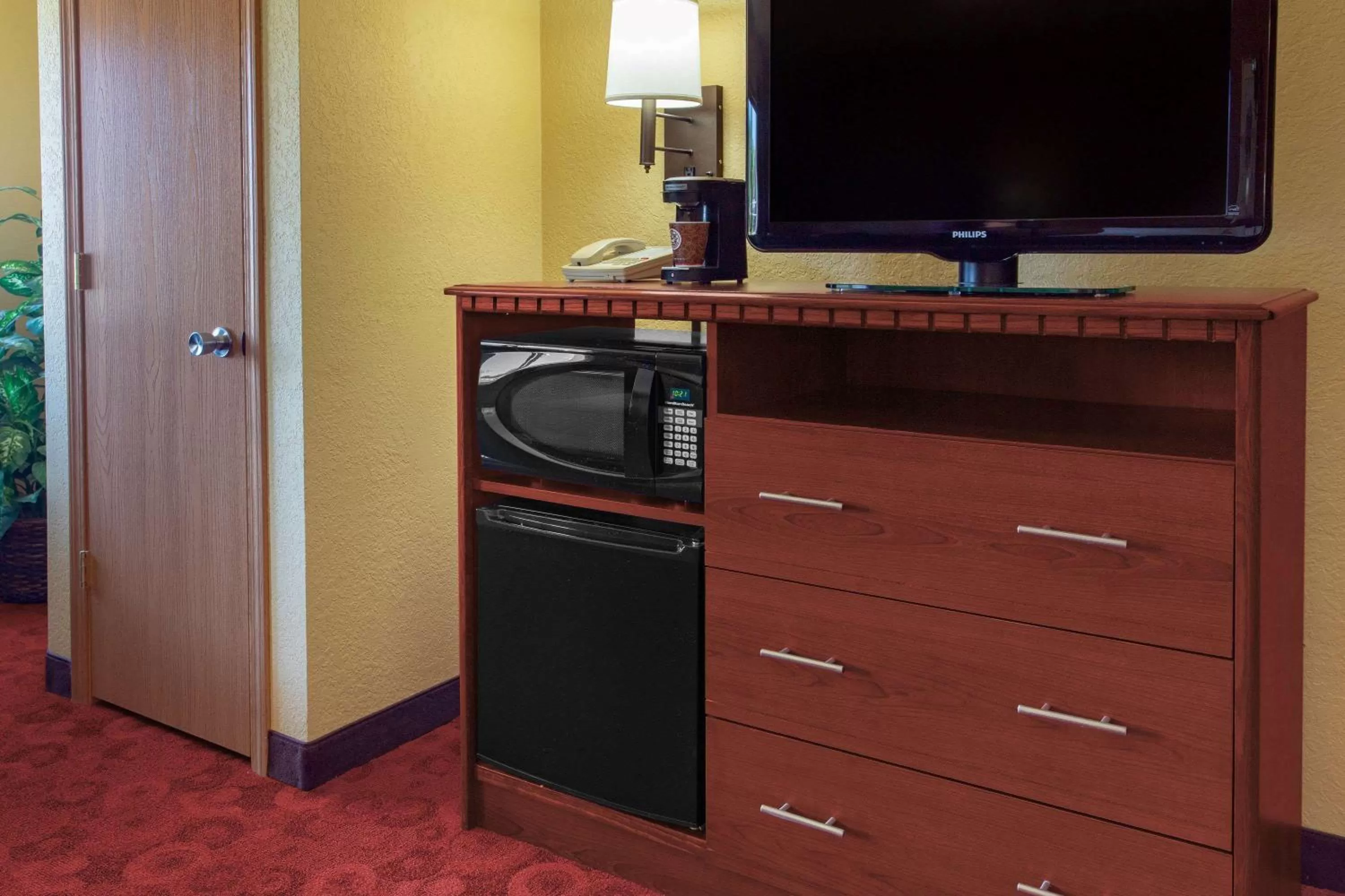 Photo of the whole room in AmericInn by Wyndham West Bend