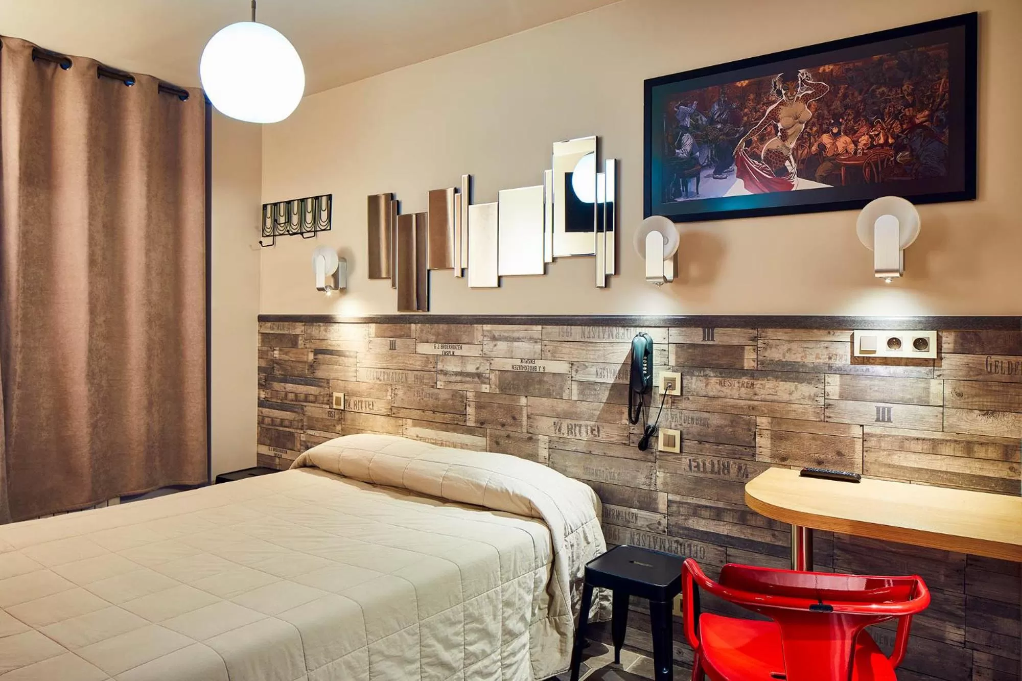 Bed in Hôtel de Roubaix