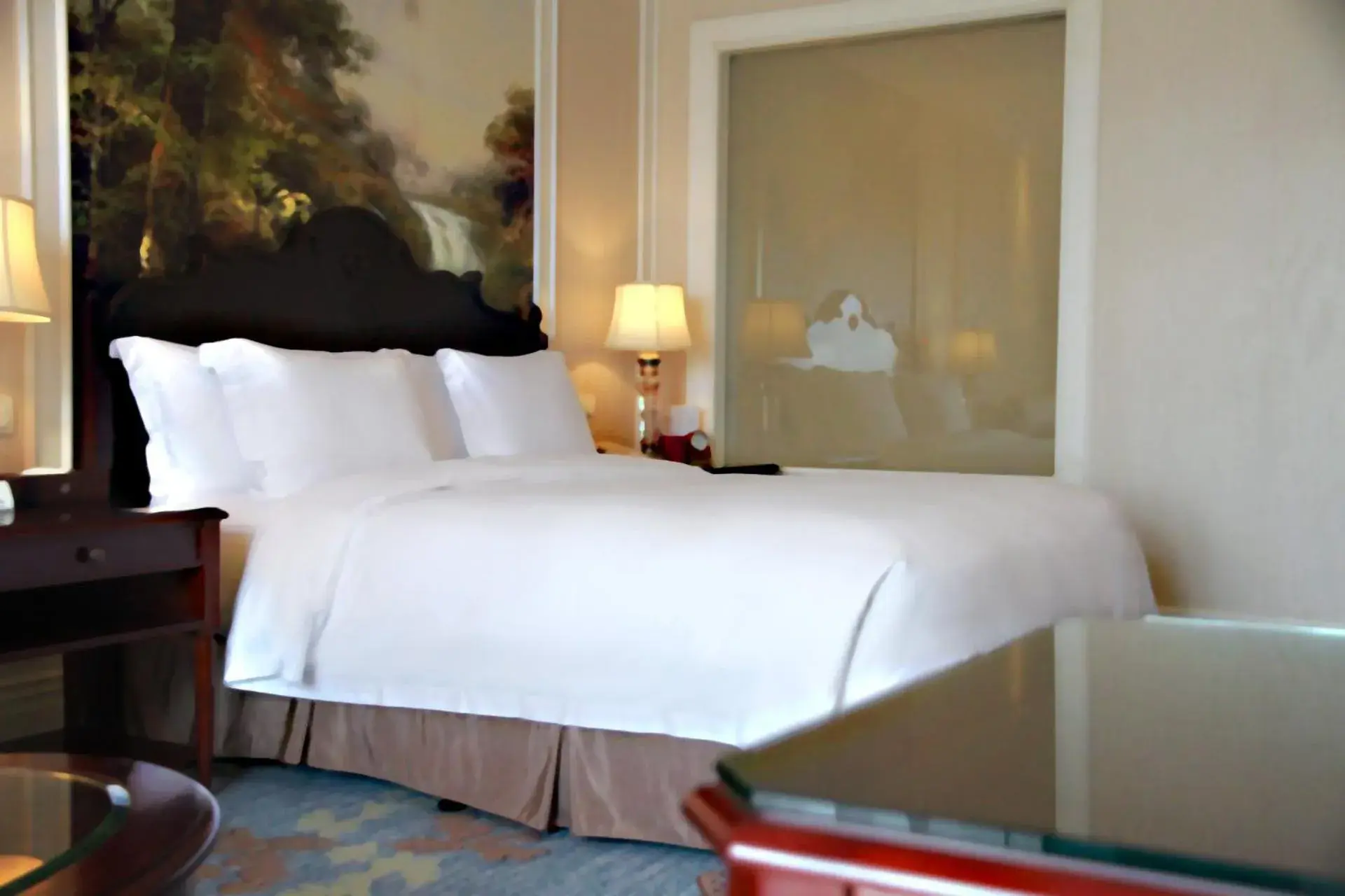 Standard King Room with Lounge Access in Crowne Plaza Ocean Spring Resort by IHG Standard King Room with Lounge Access in Crowne Plaza Ocean Spring Resort by IHG