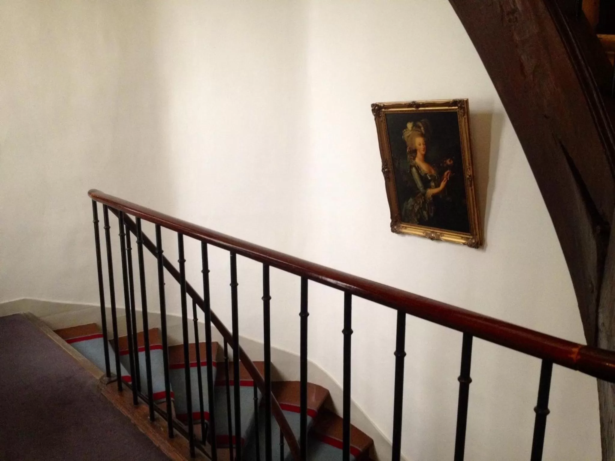 Decorative detail in Hotel Opera Maintenon