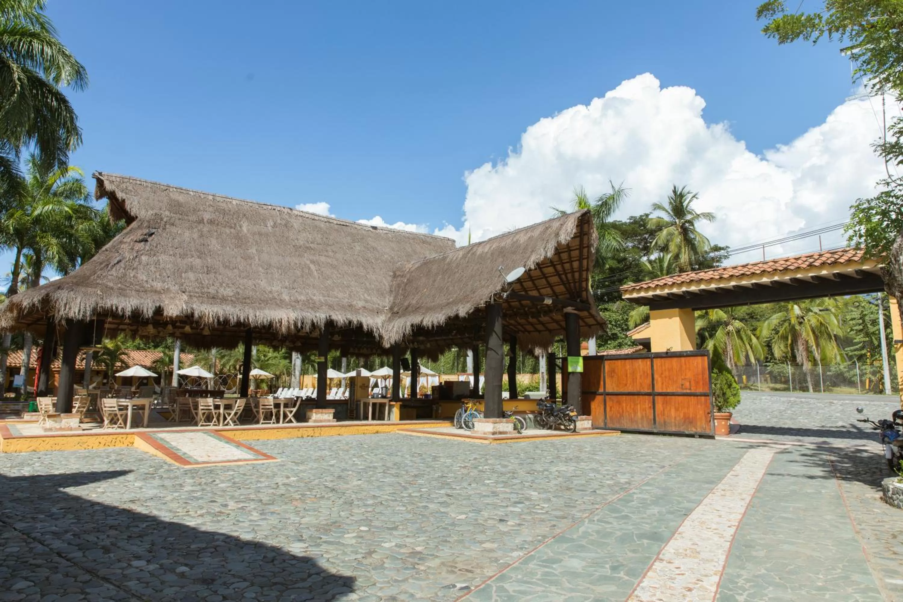 Property building in Hotel Portón del Sol