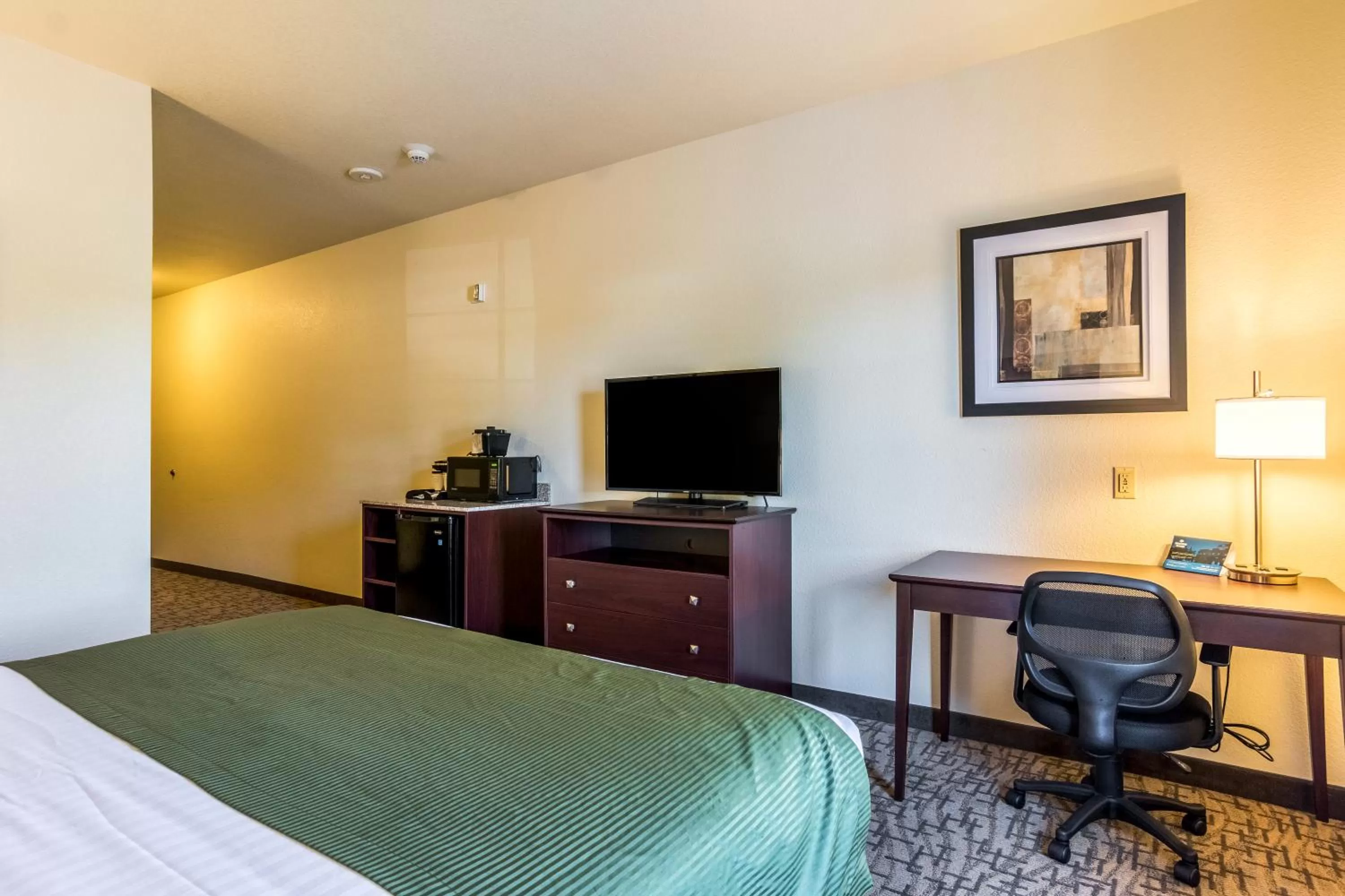 Bed in Cobblestone Hotel & Suites - Torrington