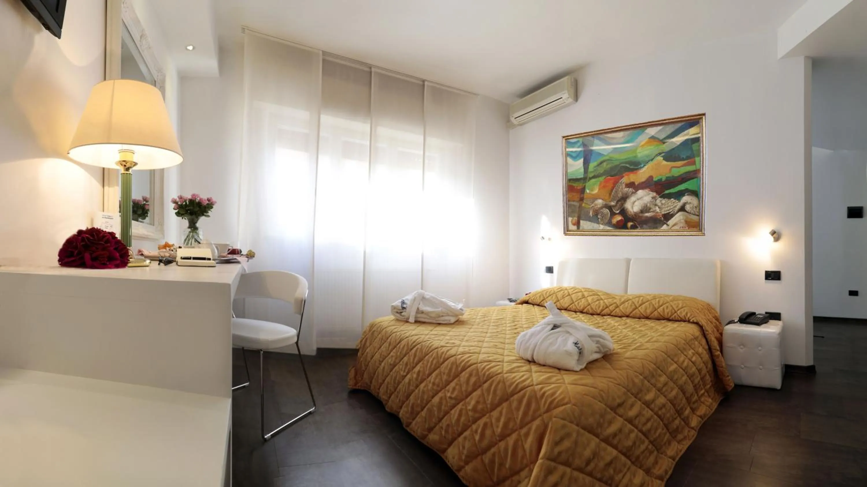 Day, Bed in Hotel Cristallo