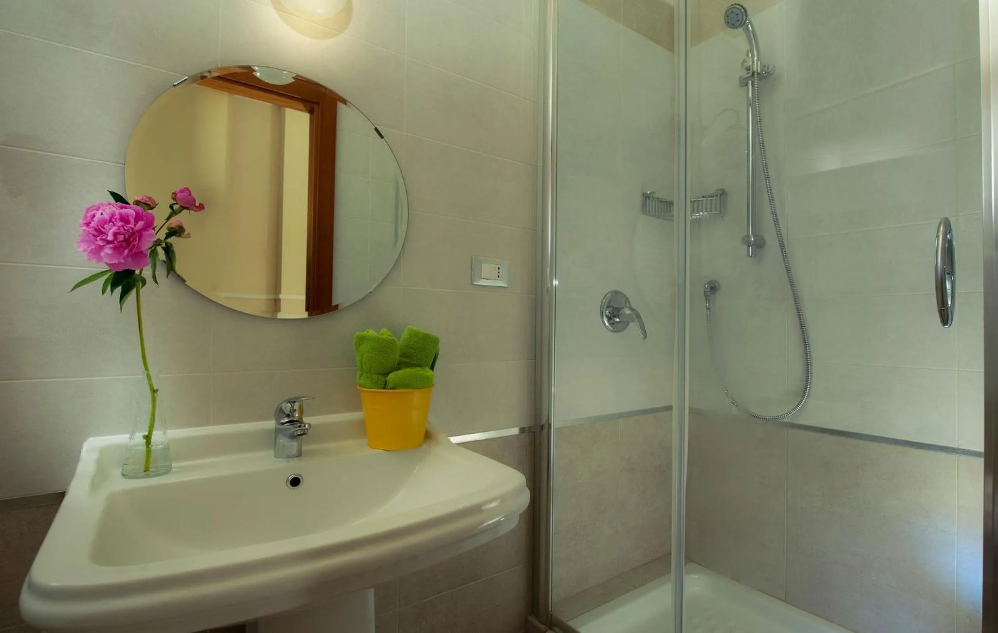 Bathroom in Budget Rooms Des Arts