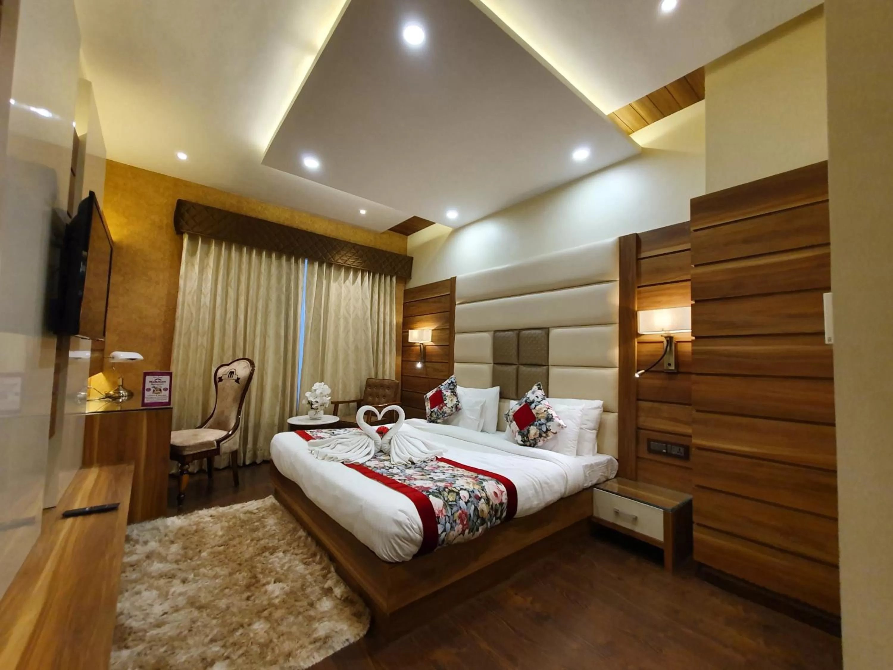 Bed in Hotel Makhan Residency