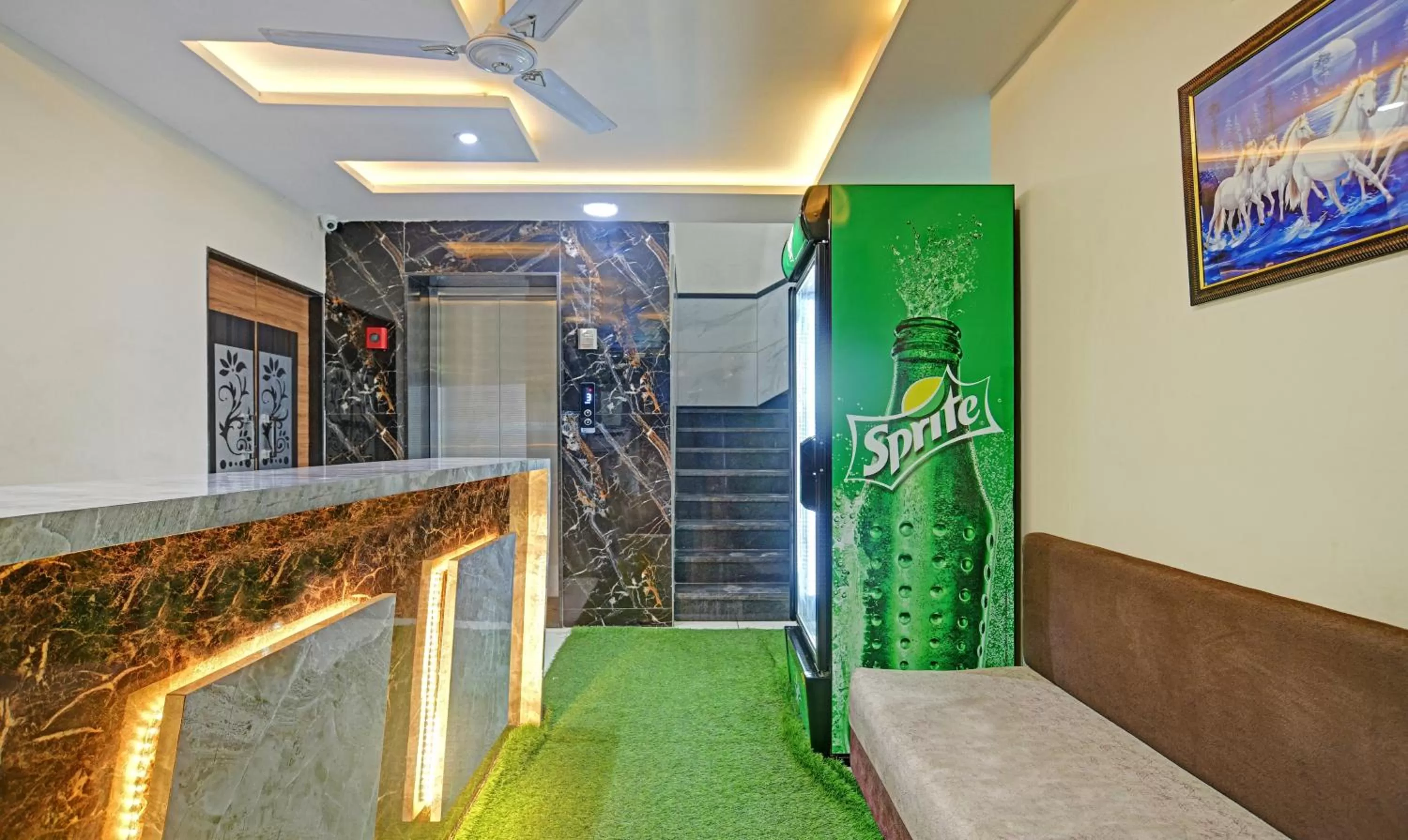 Lobby or reception in Treebo Jayshree Palace C21 Business Park