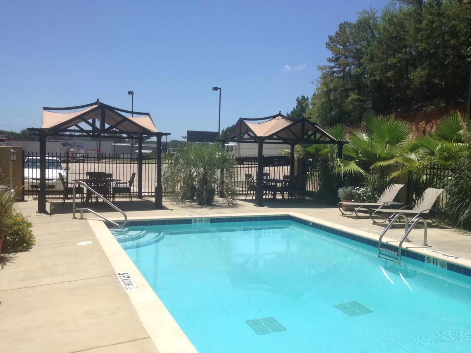 Swimming pool in Baymont by Wyndham Henderson