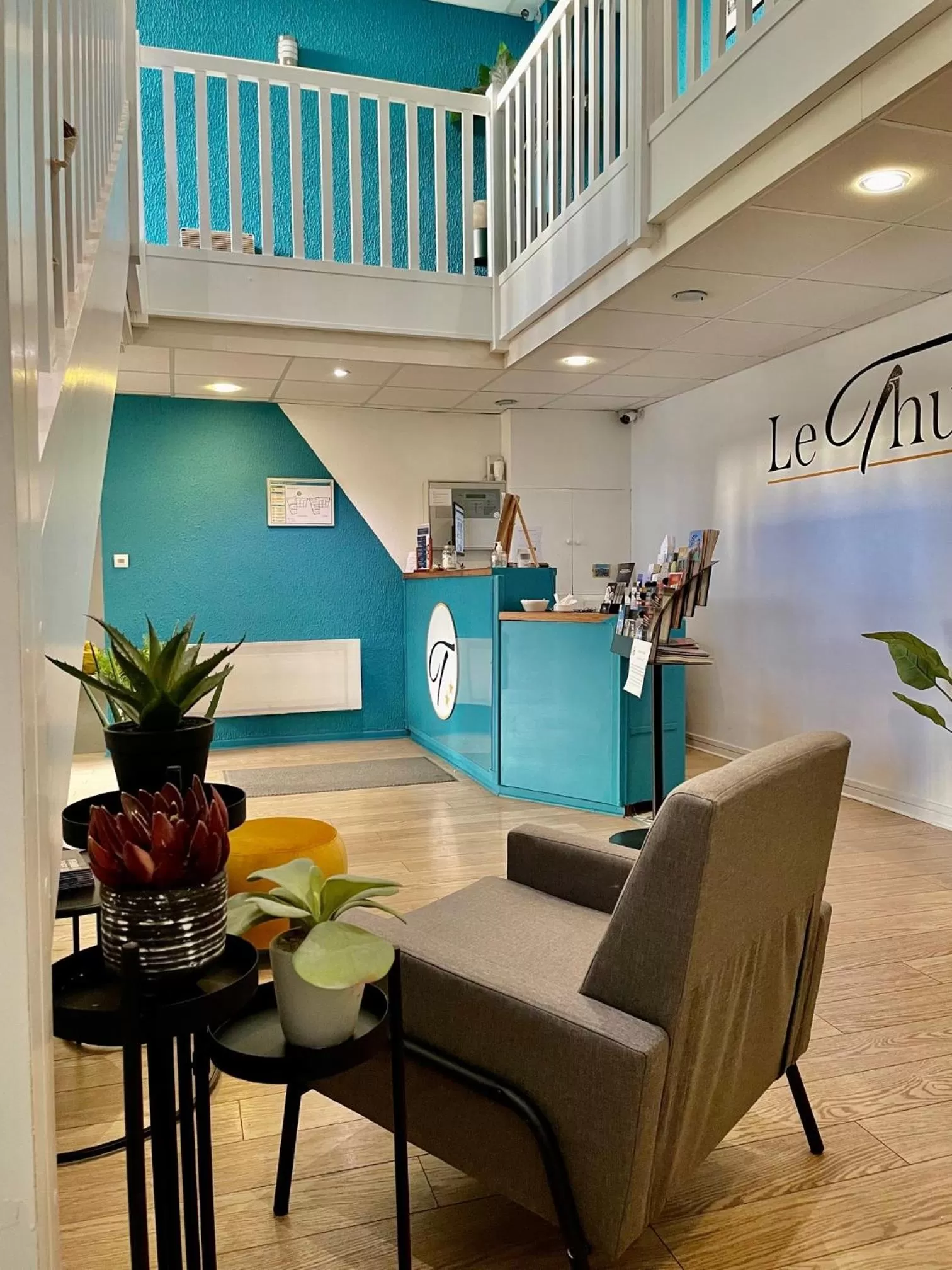 Lobby or reception in Hôtel Le Thurot- Dijon Centre ville Gare