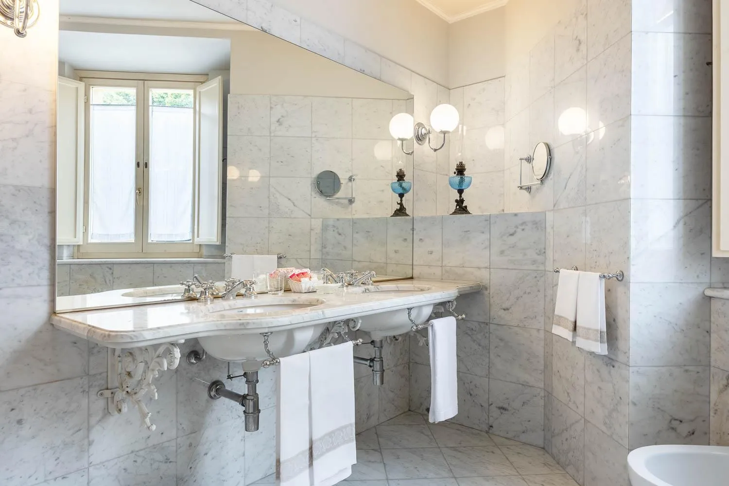 Bathroom in Hotel San Luca