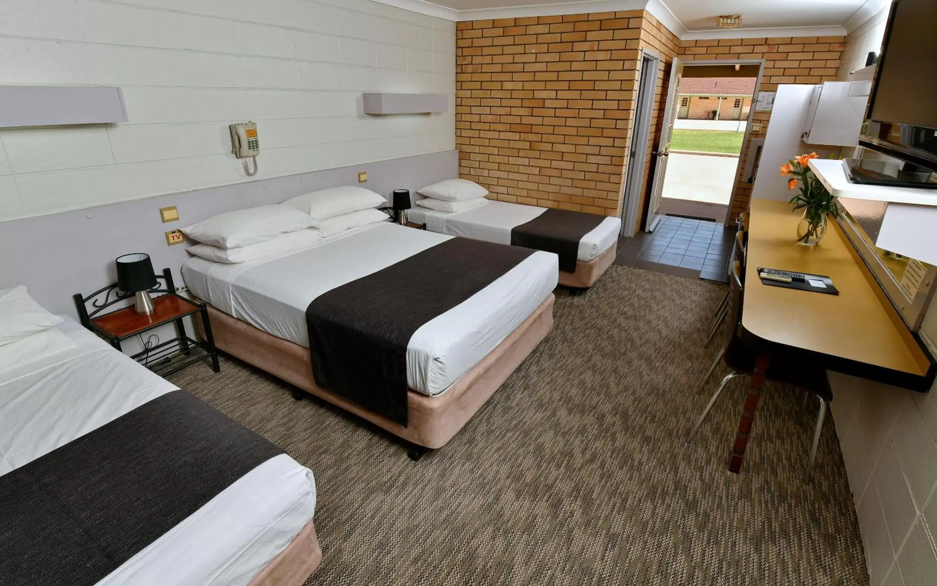 Family Room (4 Adults) in Burke and Wills Motor Inn Family Room (4 Adults) in Burke and Wills Motor Inn