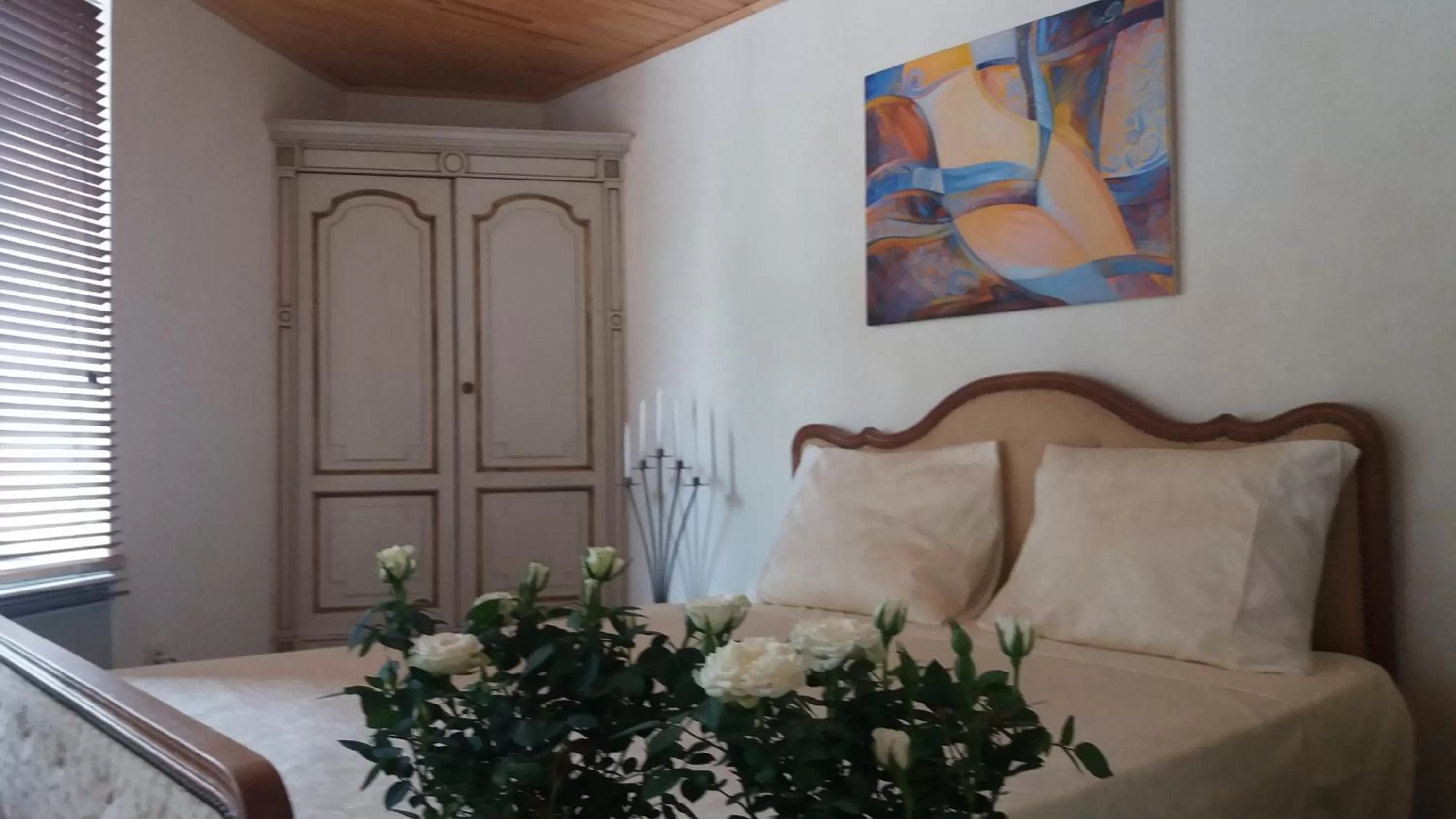 Bedroom, Bed in Golden Lion