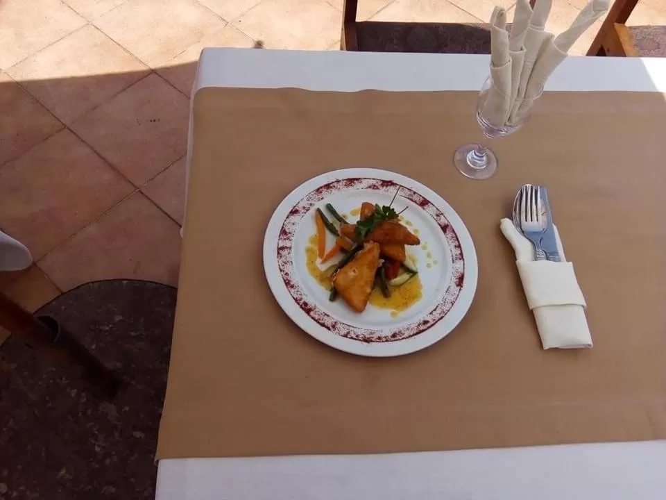 Food and drinks in Relais De La Haute Ville Tana