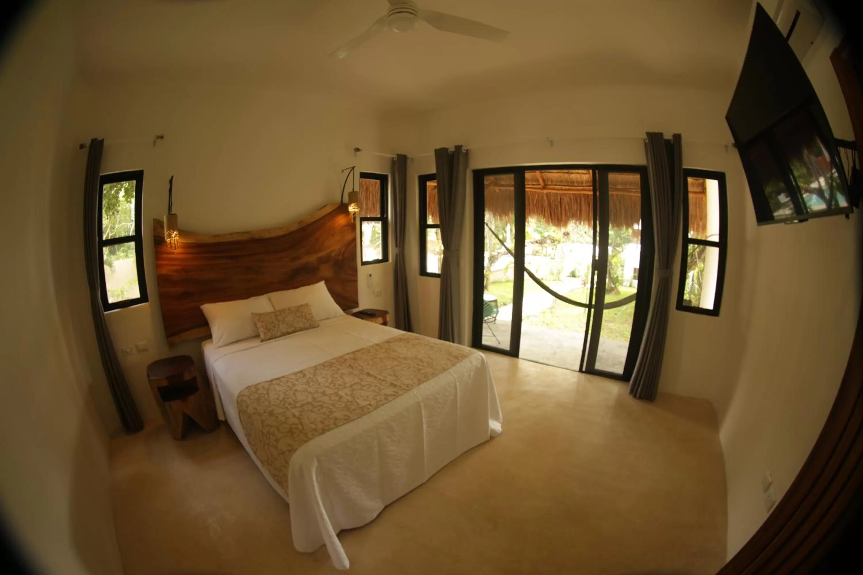 Photo of the whole room, Bed in Mi Kasa Tu Kasa Bacalar