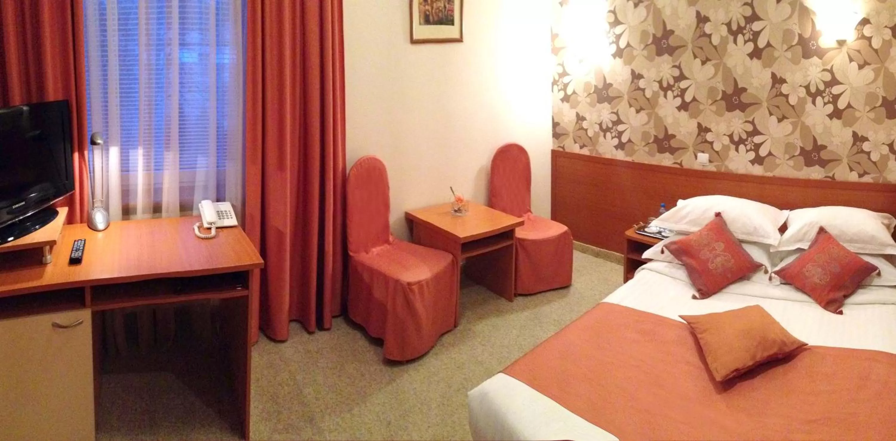 Photo of the whole room, Bed in Economy room in Hotel Eney