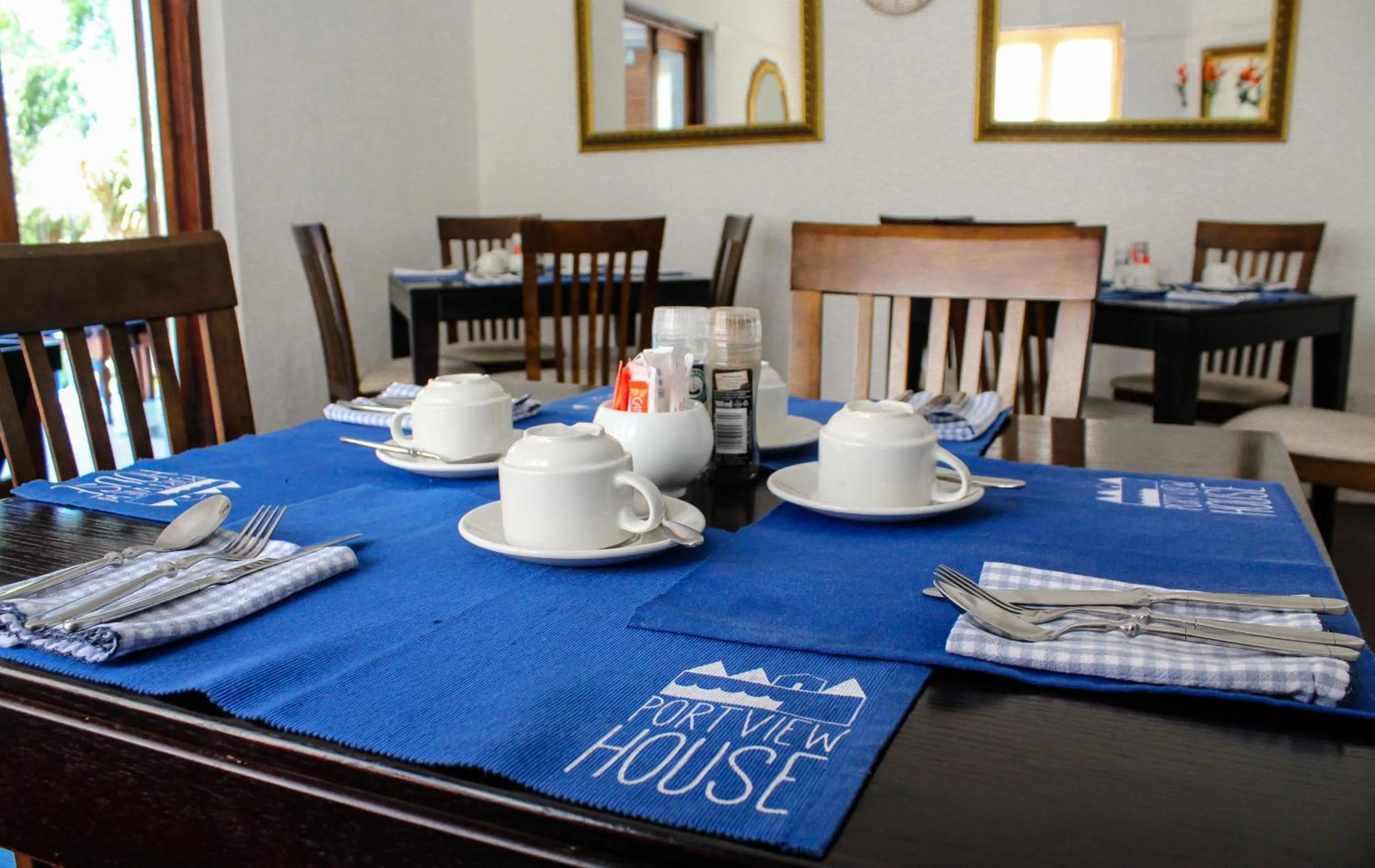 Restaurant/places to eat in Port View Guest House