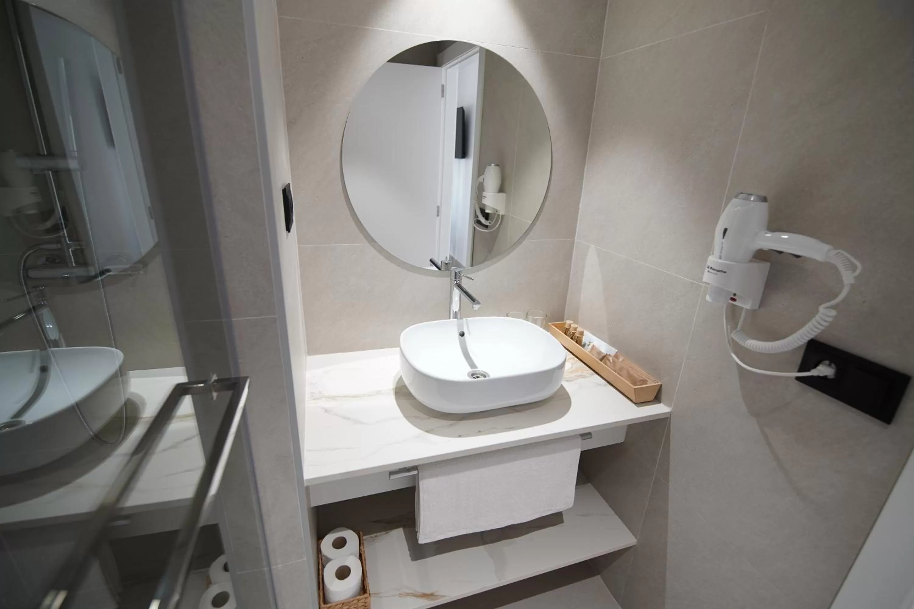 Toilet in BET Apartments - Suites Puerto Valencia