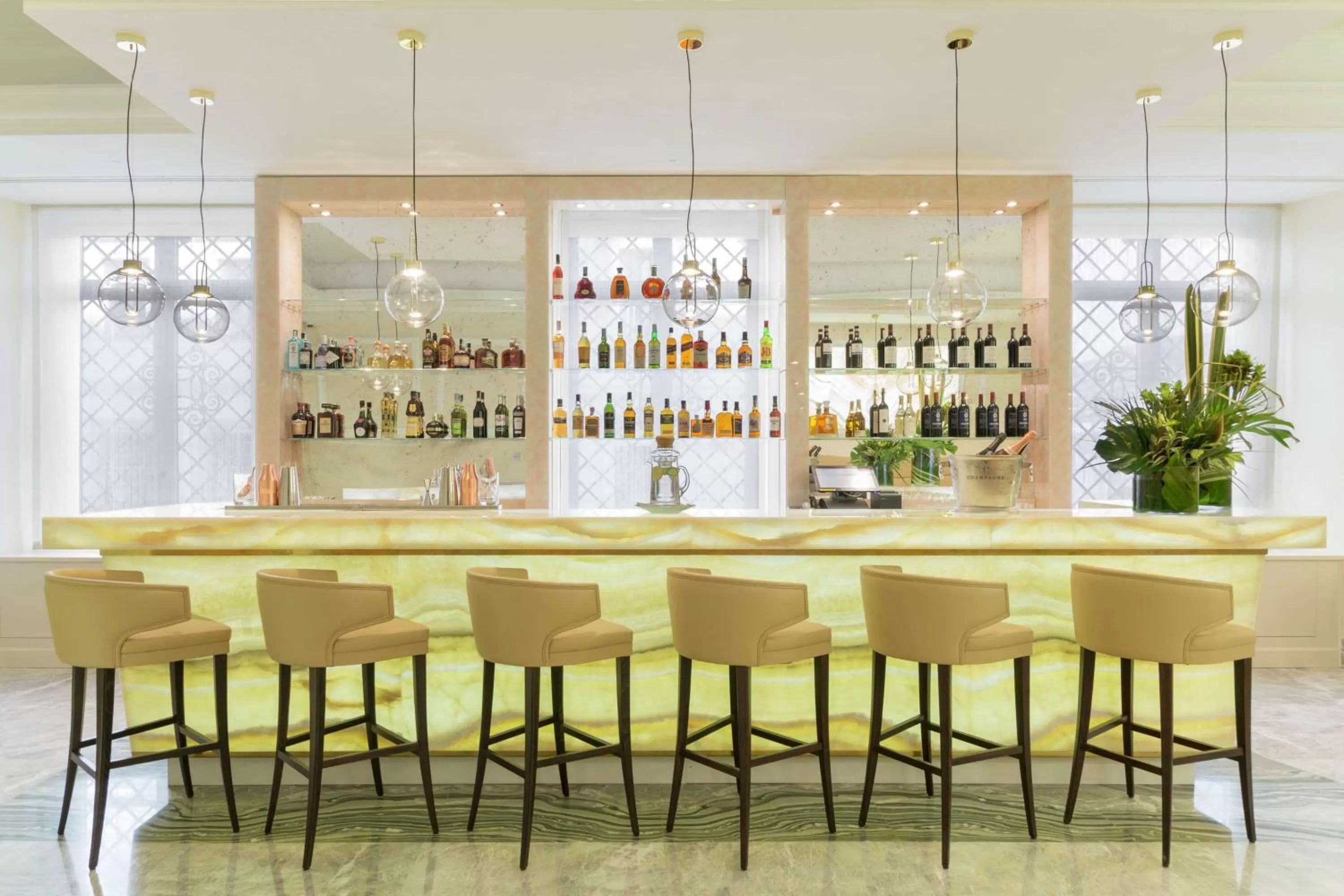 Lounge or bar in Aleph Rome Hotel, Curio Collection By Hilton