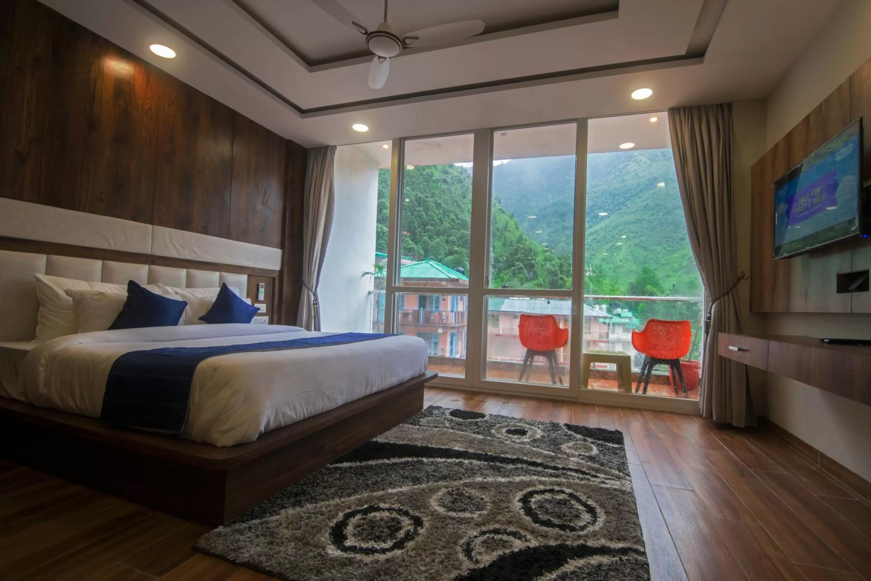 Bed, Mountain View in Shivaay Morex- A Vegetarian Hotel