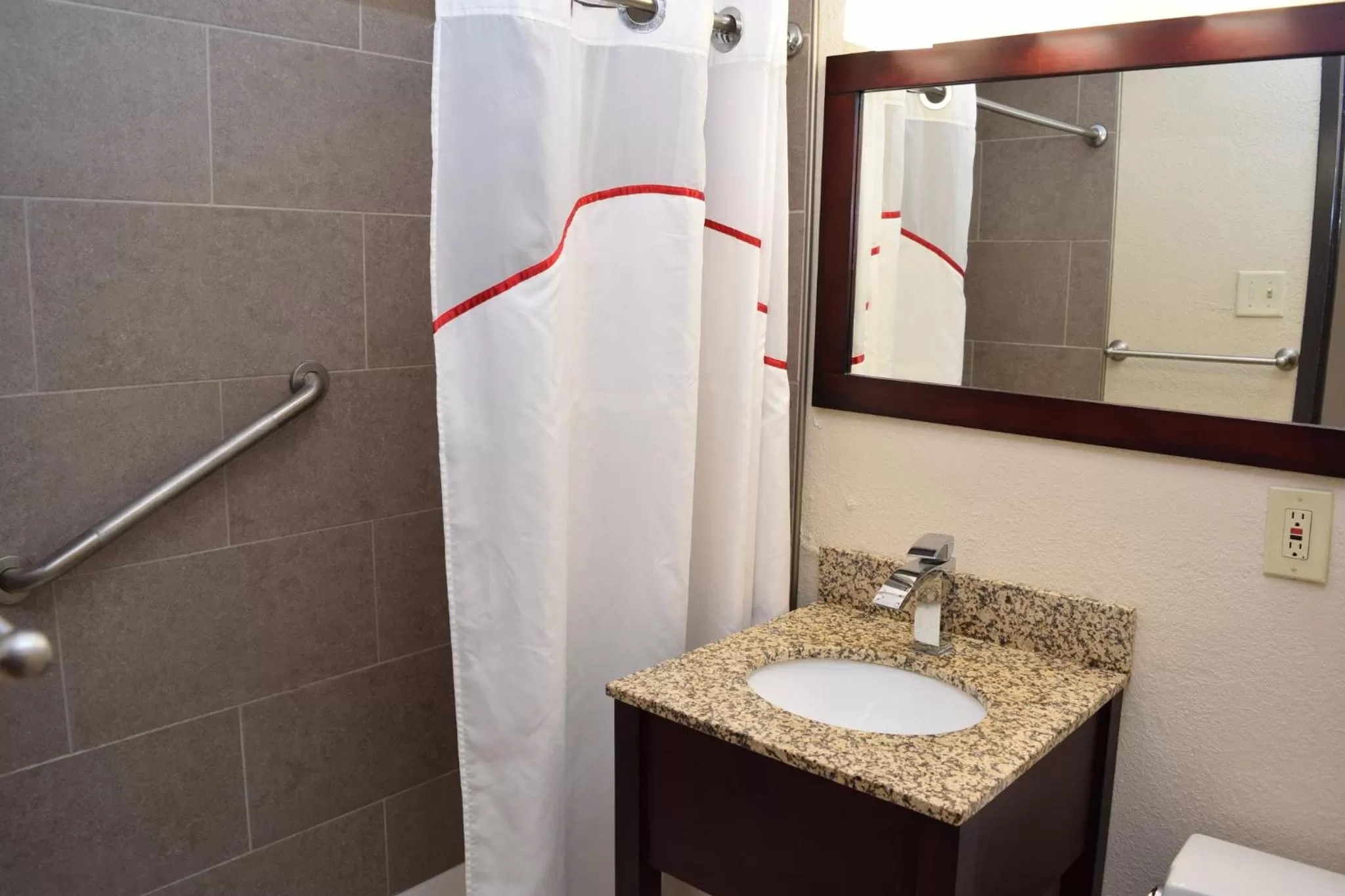 Bathroom in Red Roof Inn Batavia