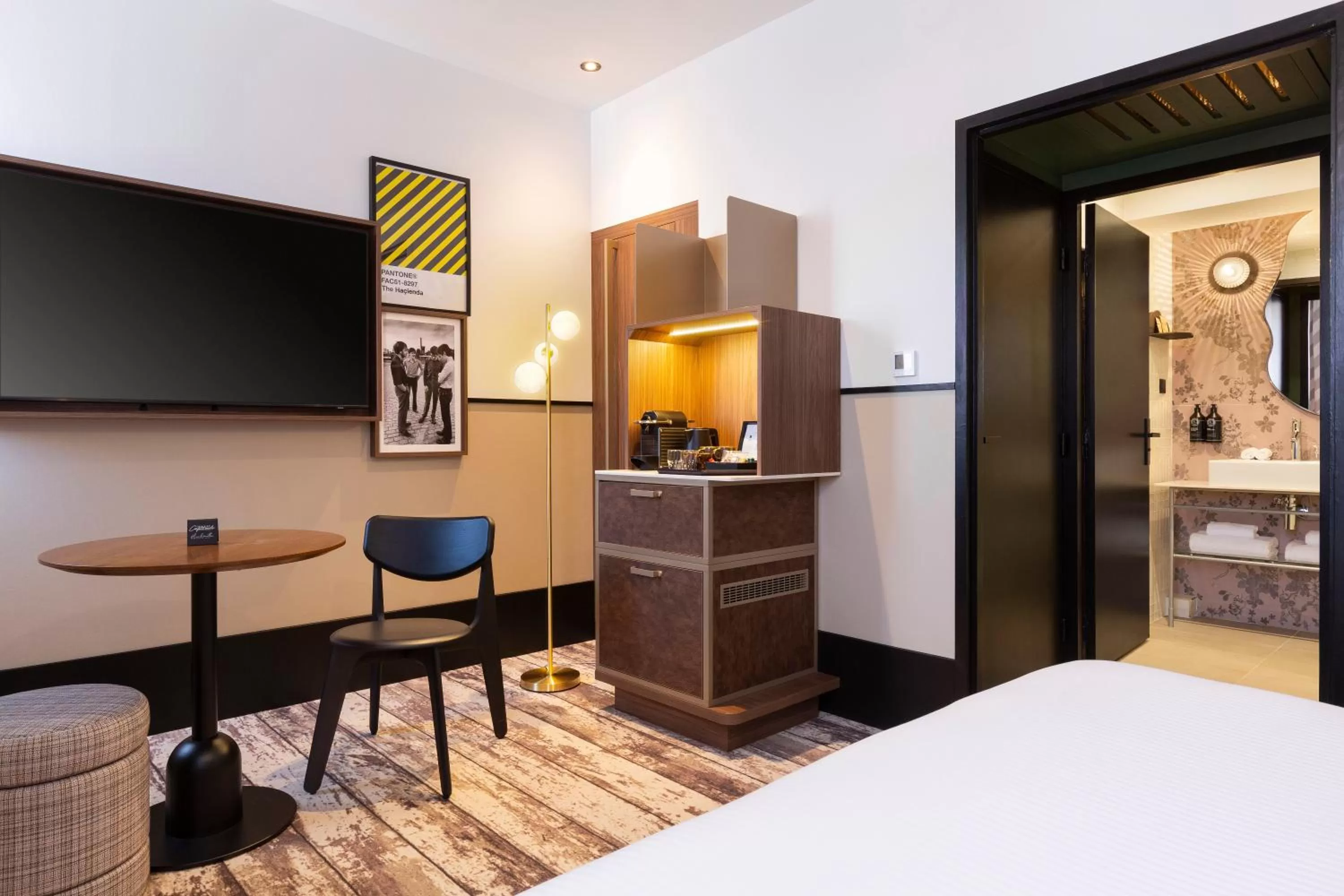 Bathroom, Bed in Hotel Les Capitouls Toulouse Centre - Handwritten Collection