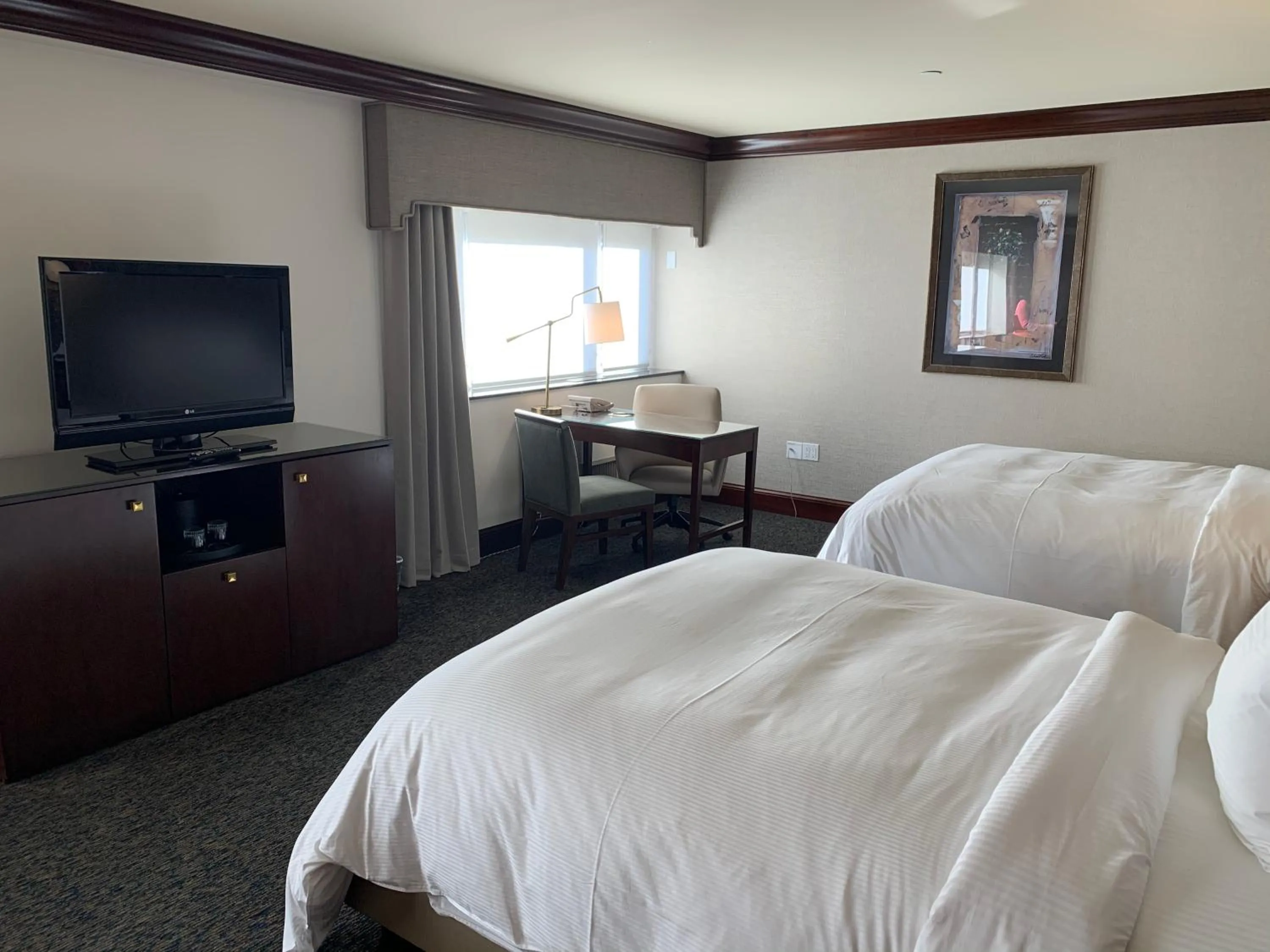 Photo of the whole room in The Towers at The Kahler Grand