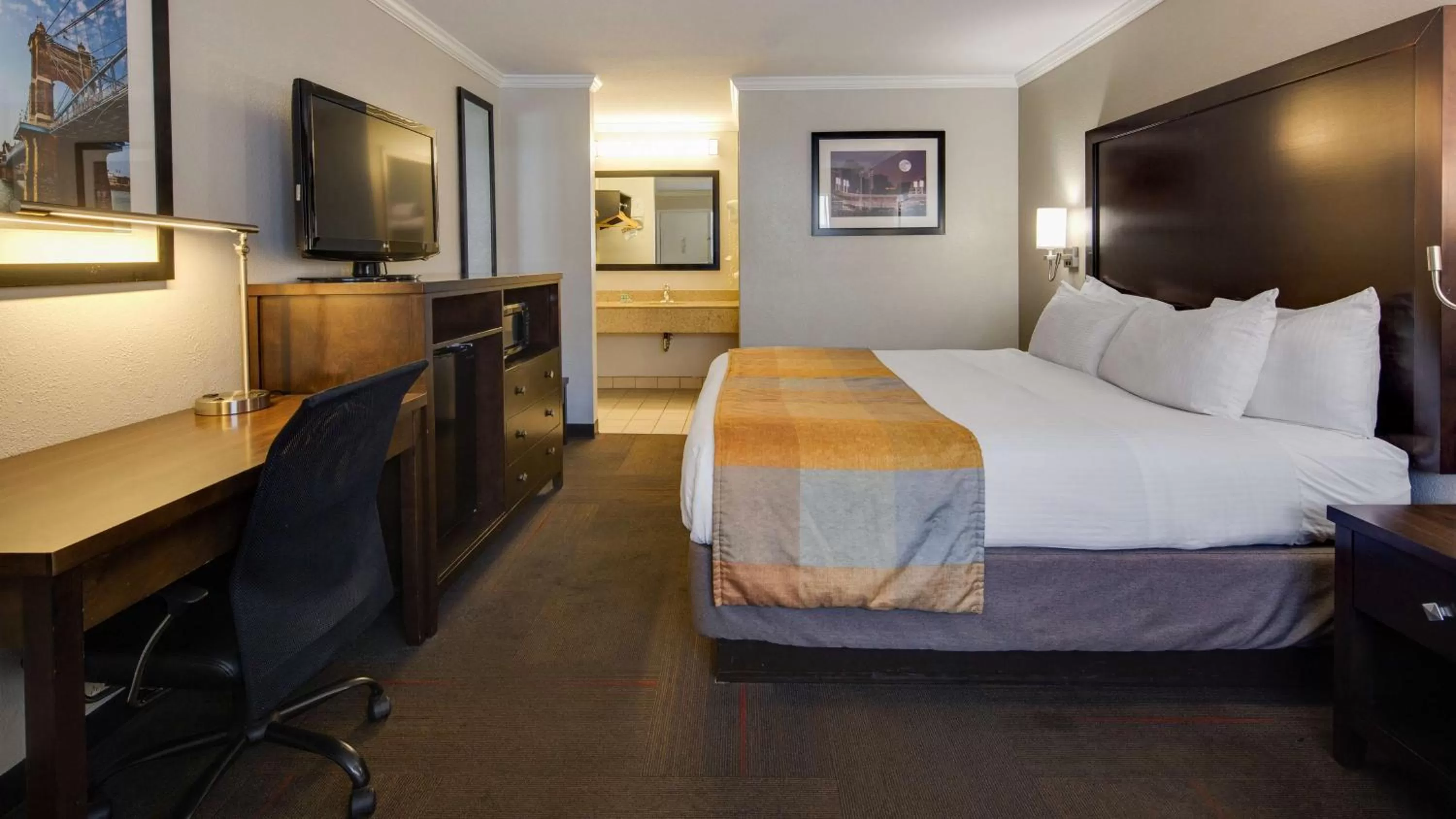 Photo of the whole room, Bed in Best Western Clermont