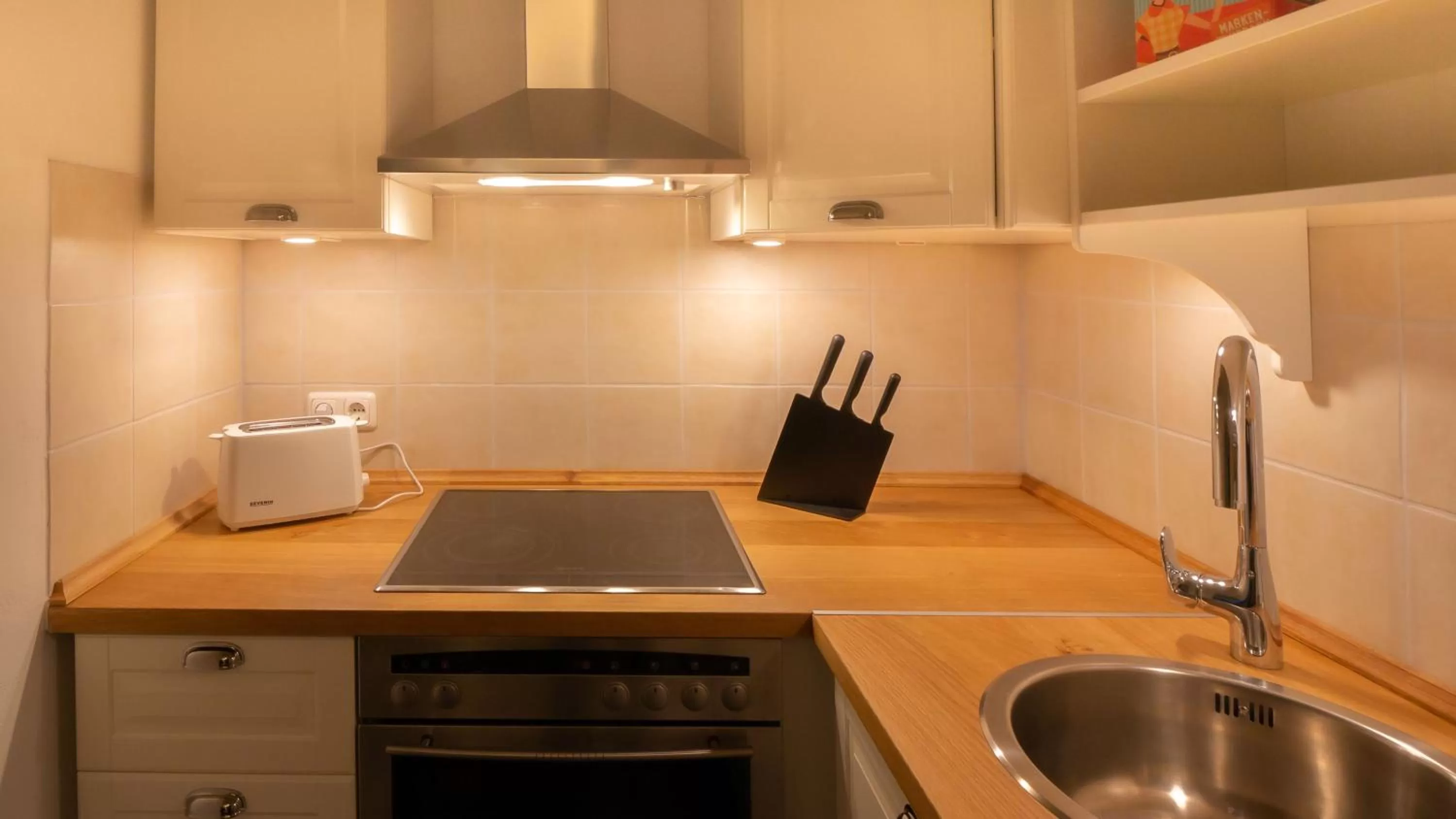 Kitchen or kitchenette, Kitchen/Kitchenette in Rosenhof-Lodge