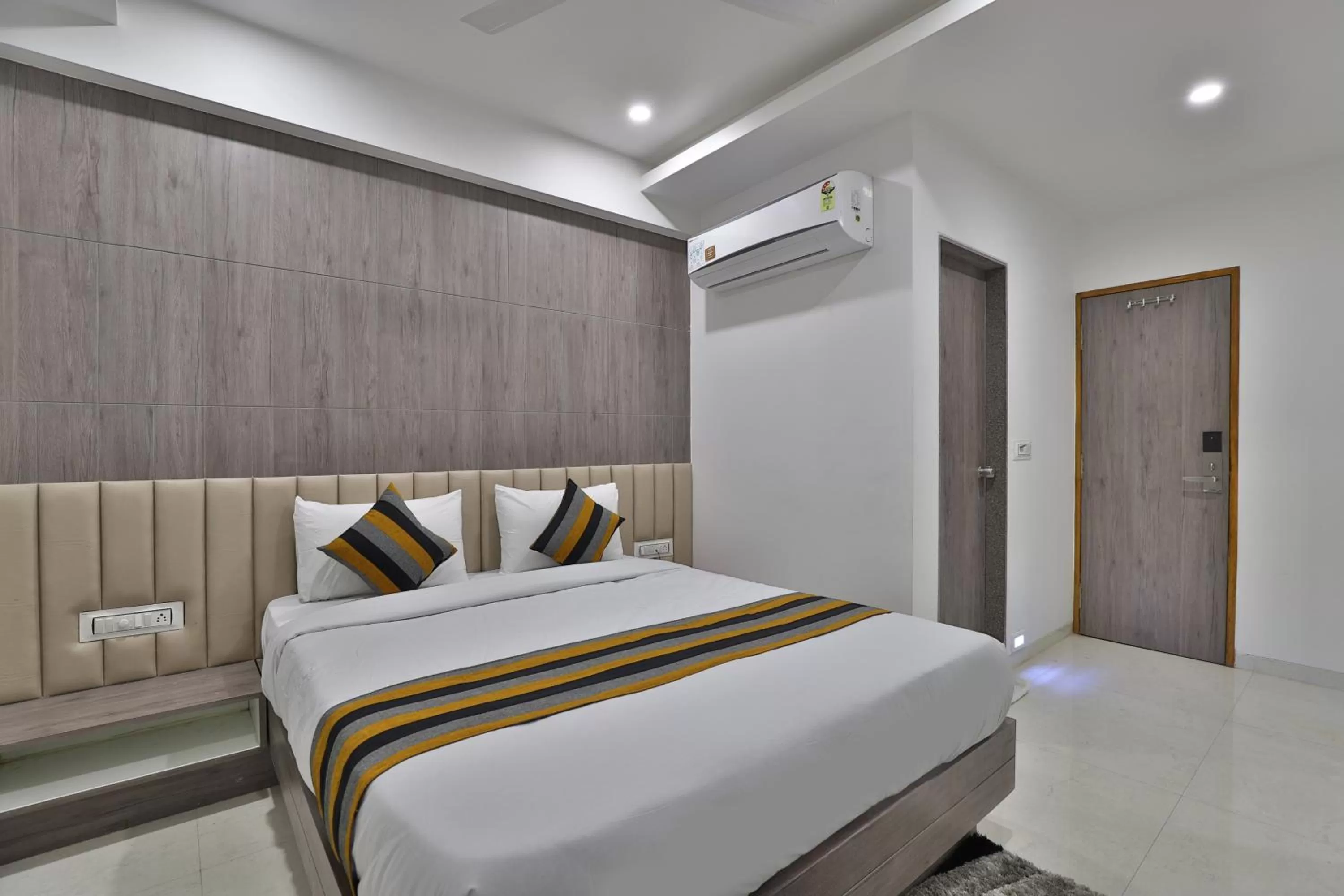 Photo of the whole room, Bed in HOTEL LE GRAND